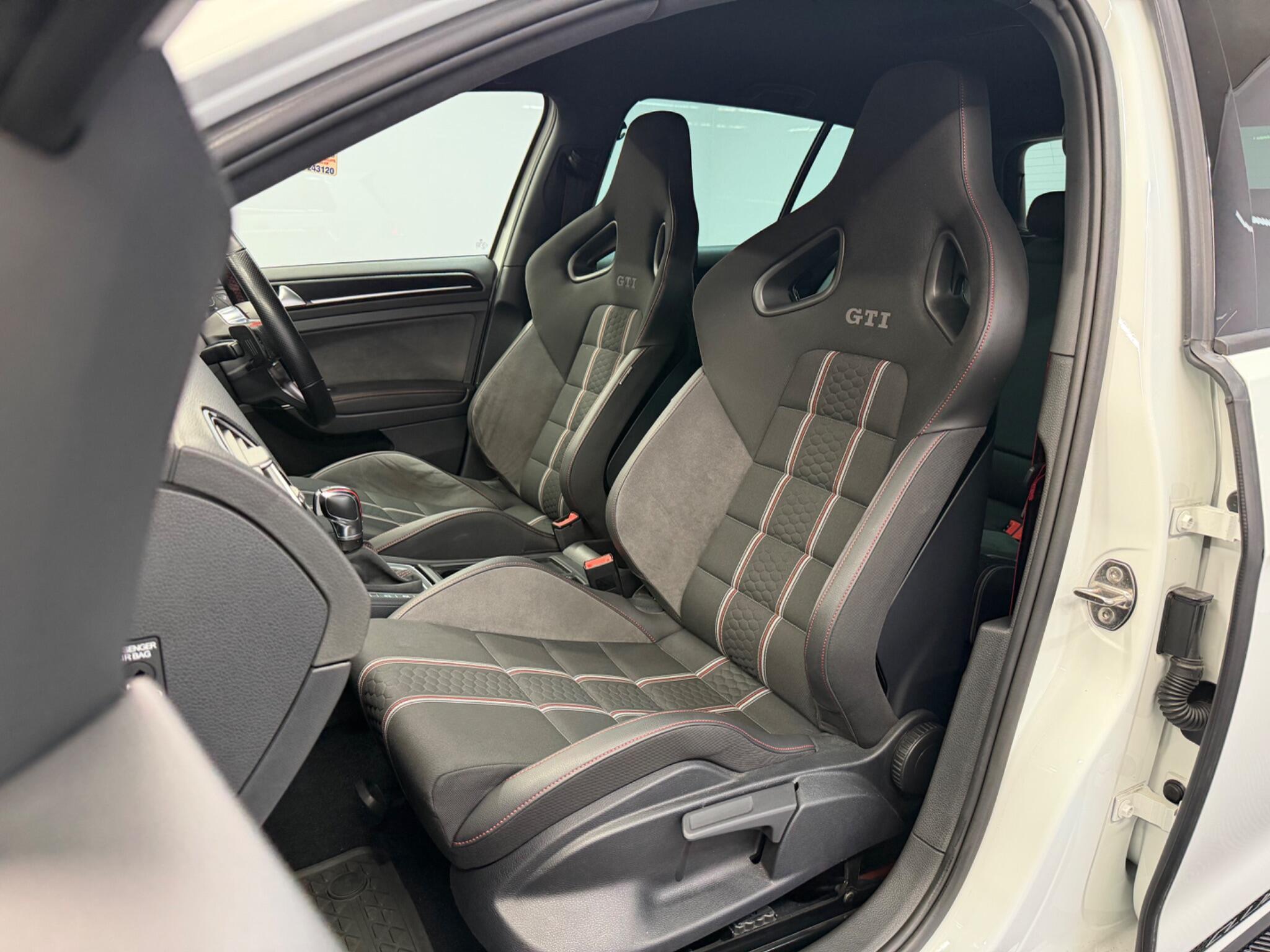 Volkswagen Golf — image 3 of 37