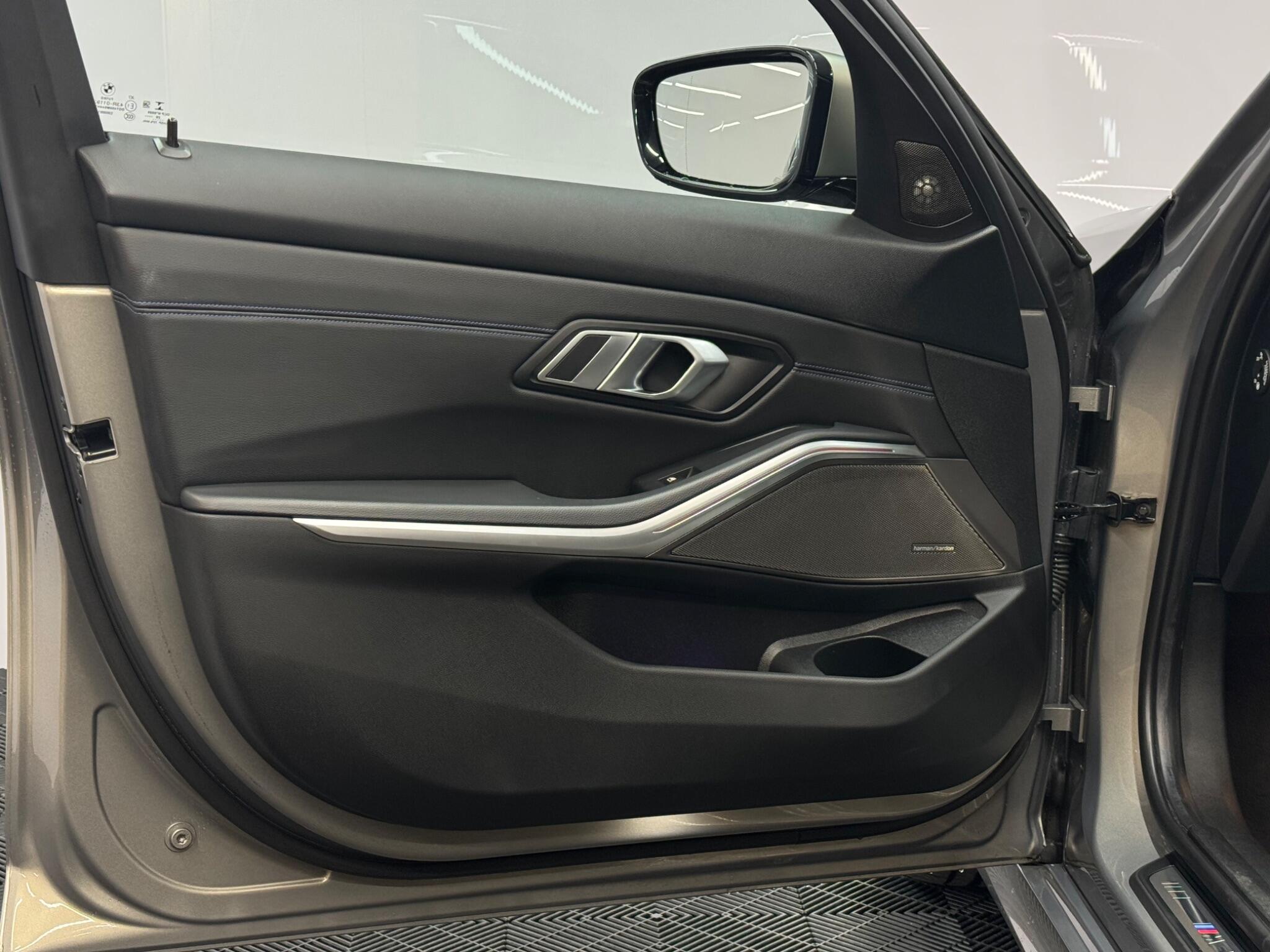 BMW 3 Series — image 40 of 41