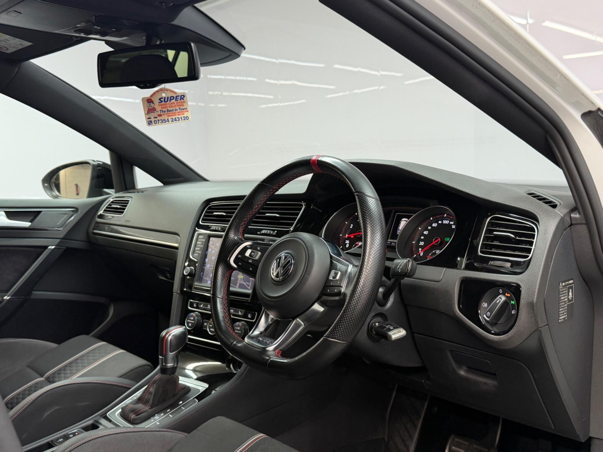 Volkswagen Golf — image 24 of 37