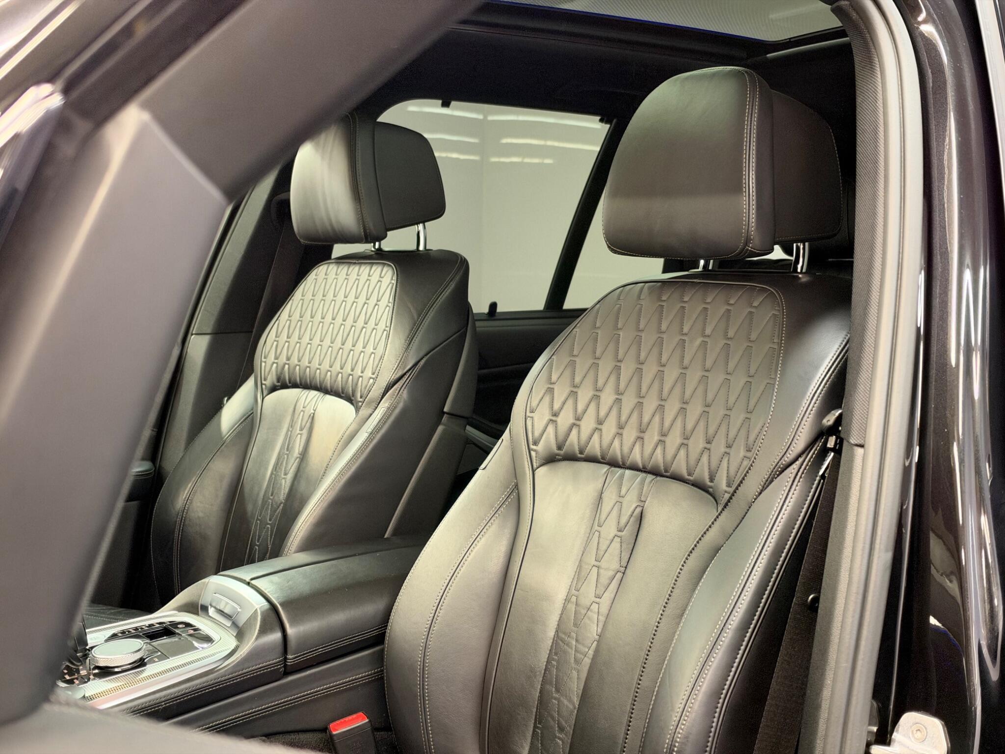 BMW X5 — image 23 of 51