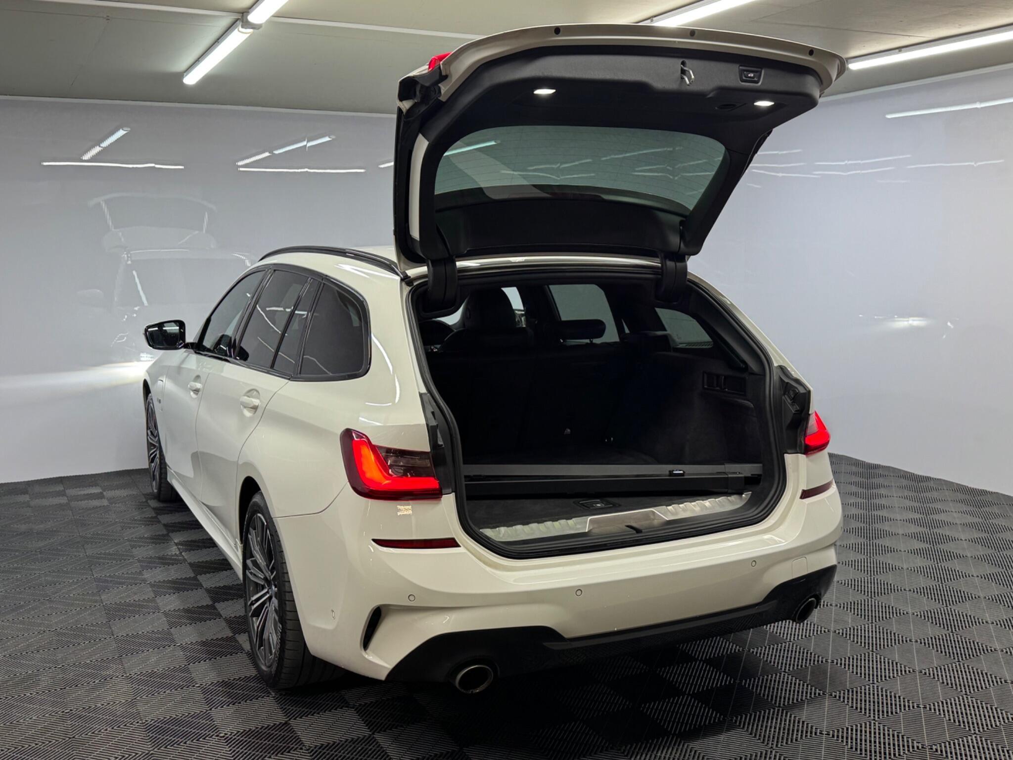 BMW 3 Series — image 9 of 38