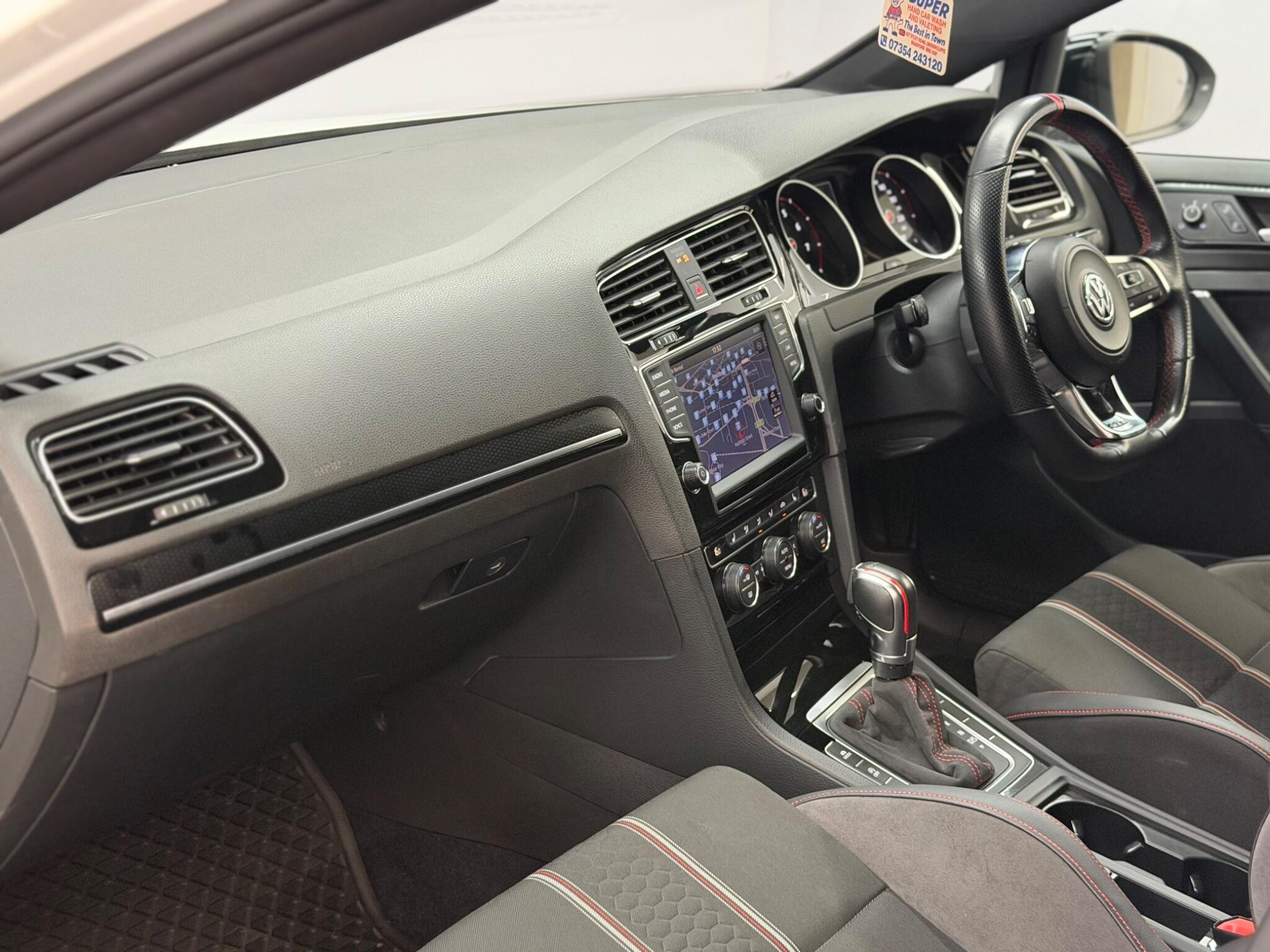 Volkswagen Golf — image 26 of 37