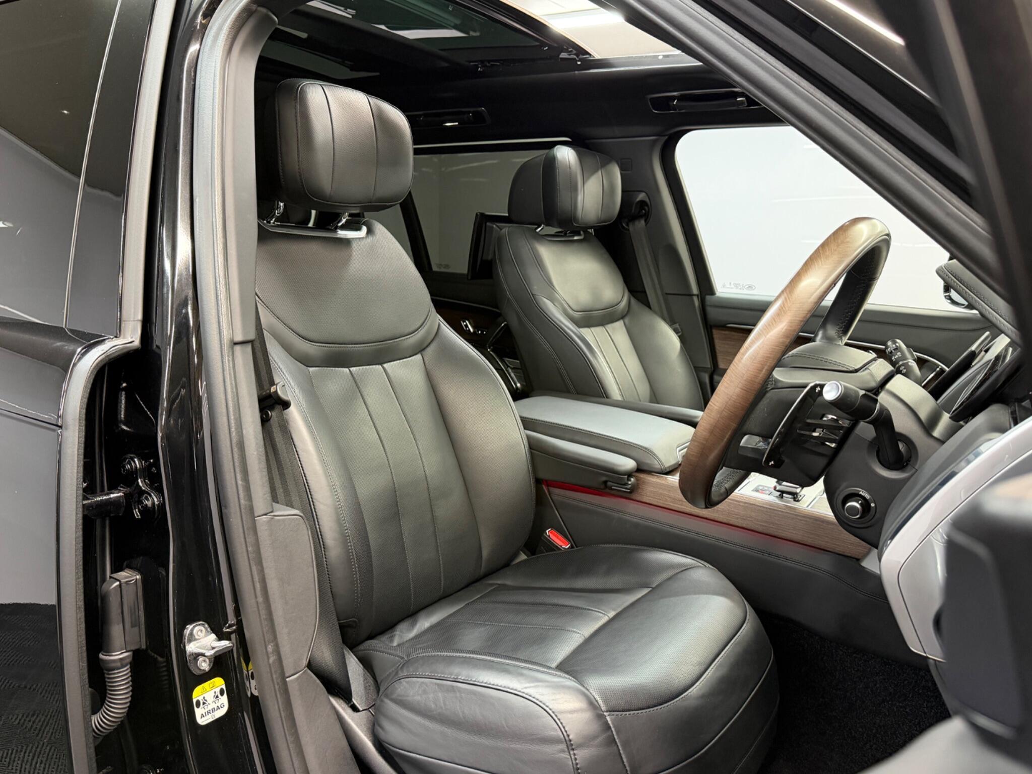 Land Rover Range Rover — image 12 of 41