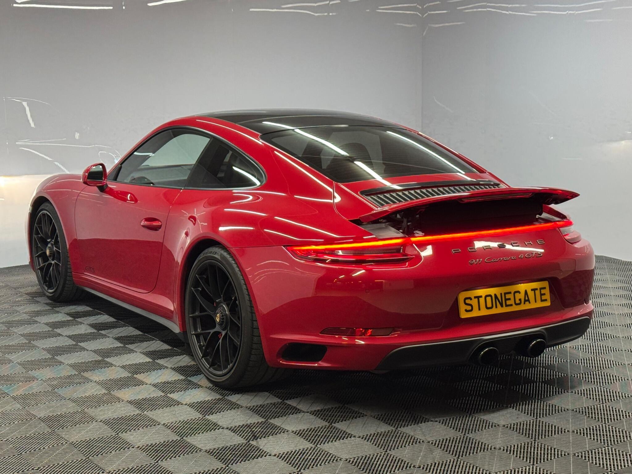 Porsche 911 — image 2 of 38