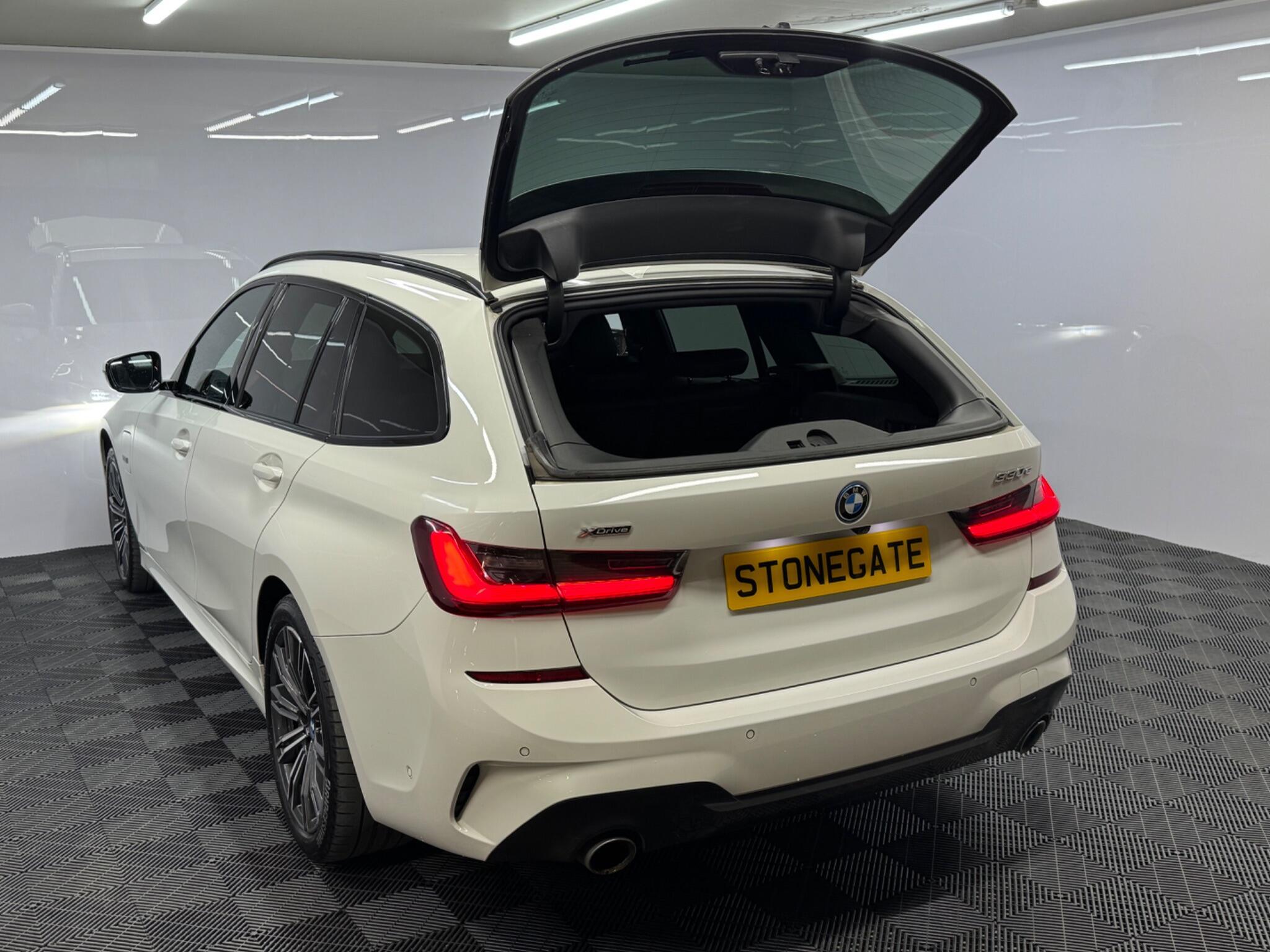 BMW 3 Series — image 10 of 38