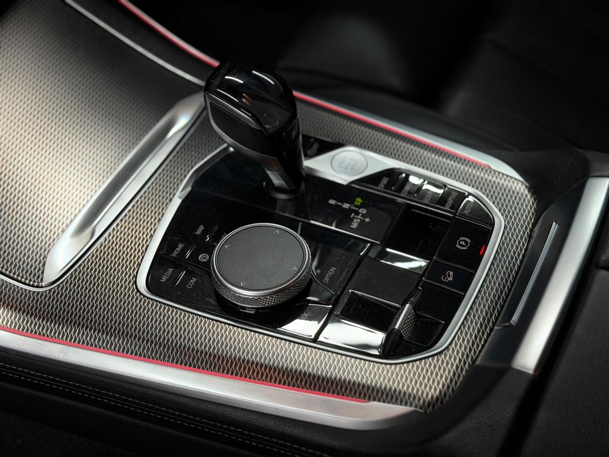 BMW X5 — image 33 of 39