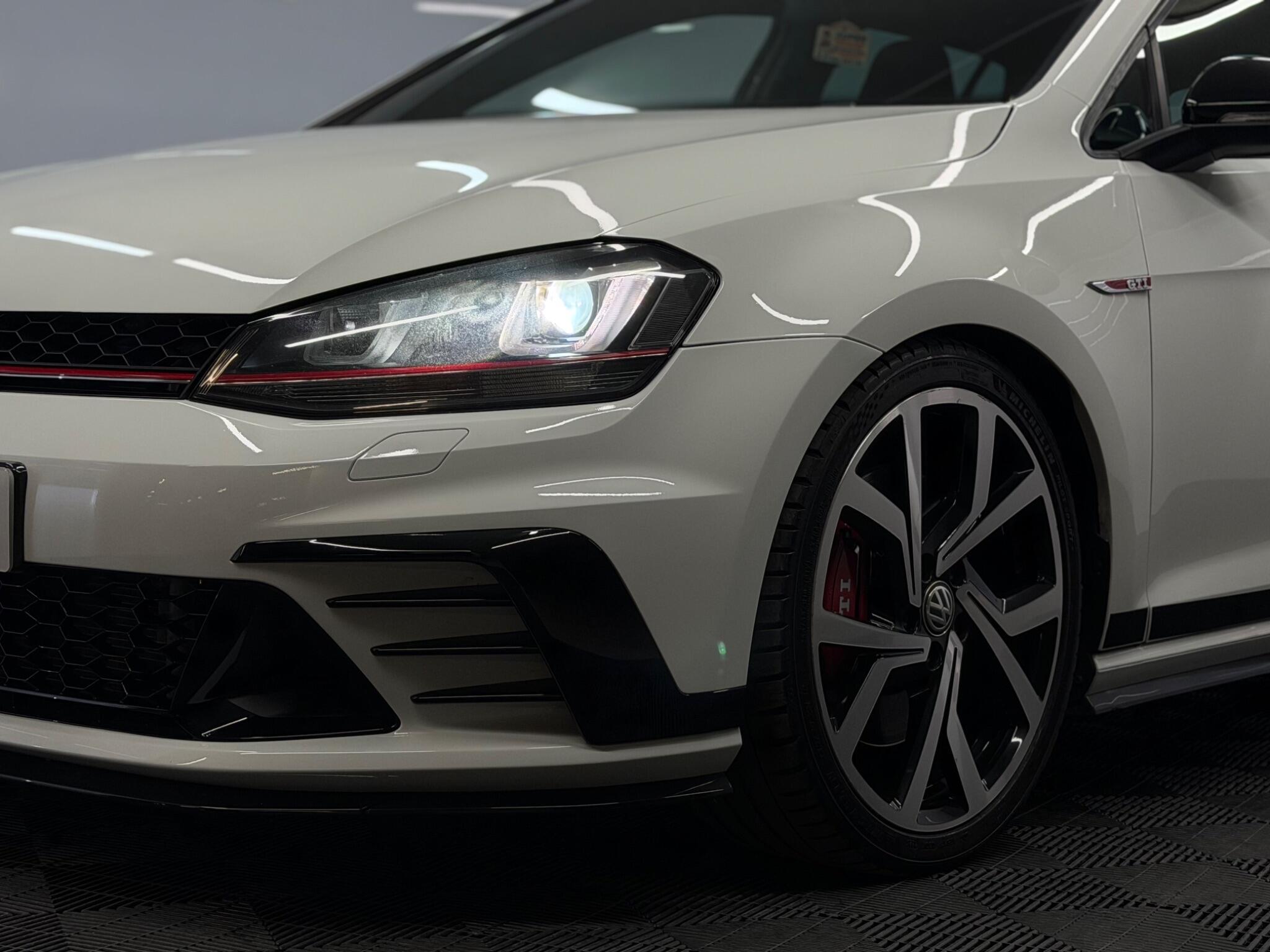 Volkswagen Golf — image 10 of 37
