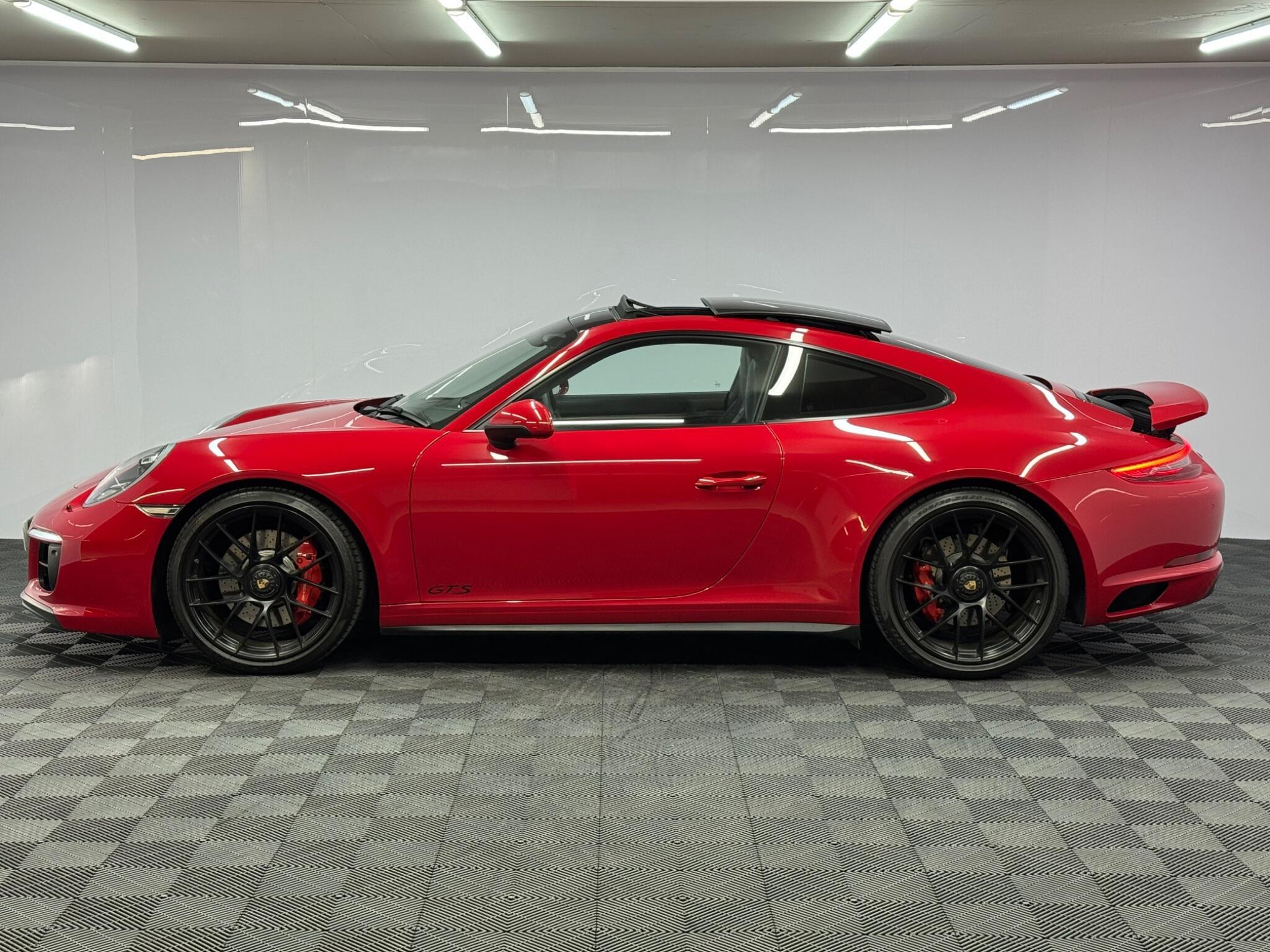 Porsche 911 — image 9 of 38