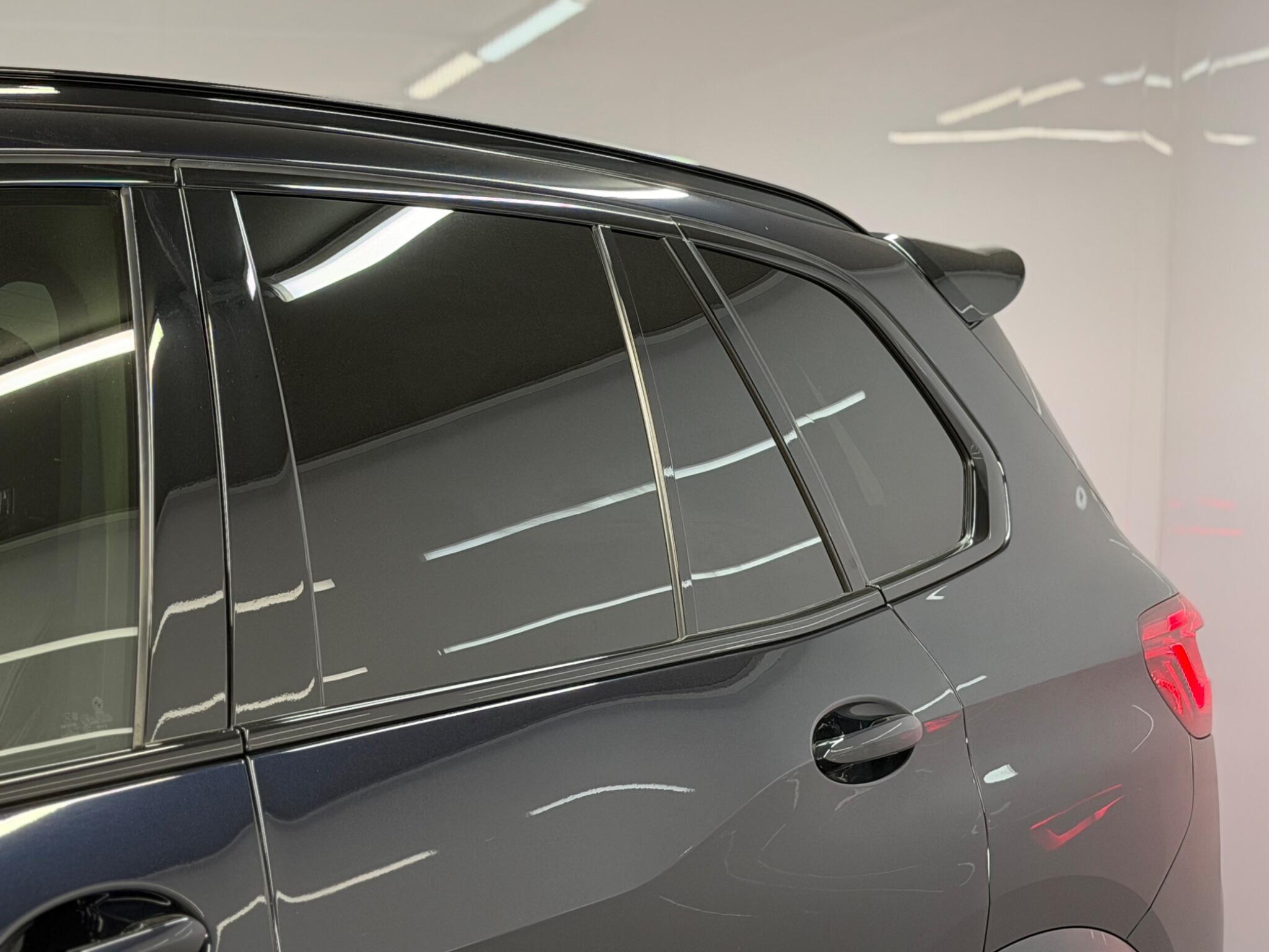 BMW X5 — image 17 of 47