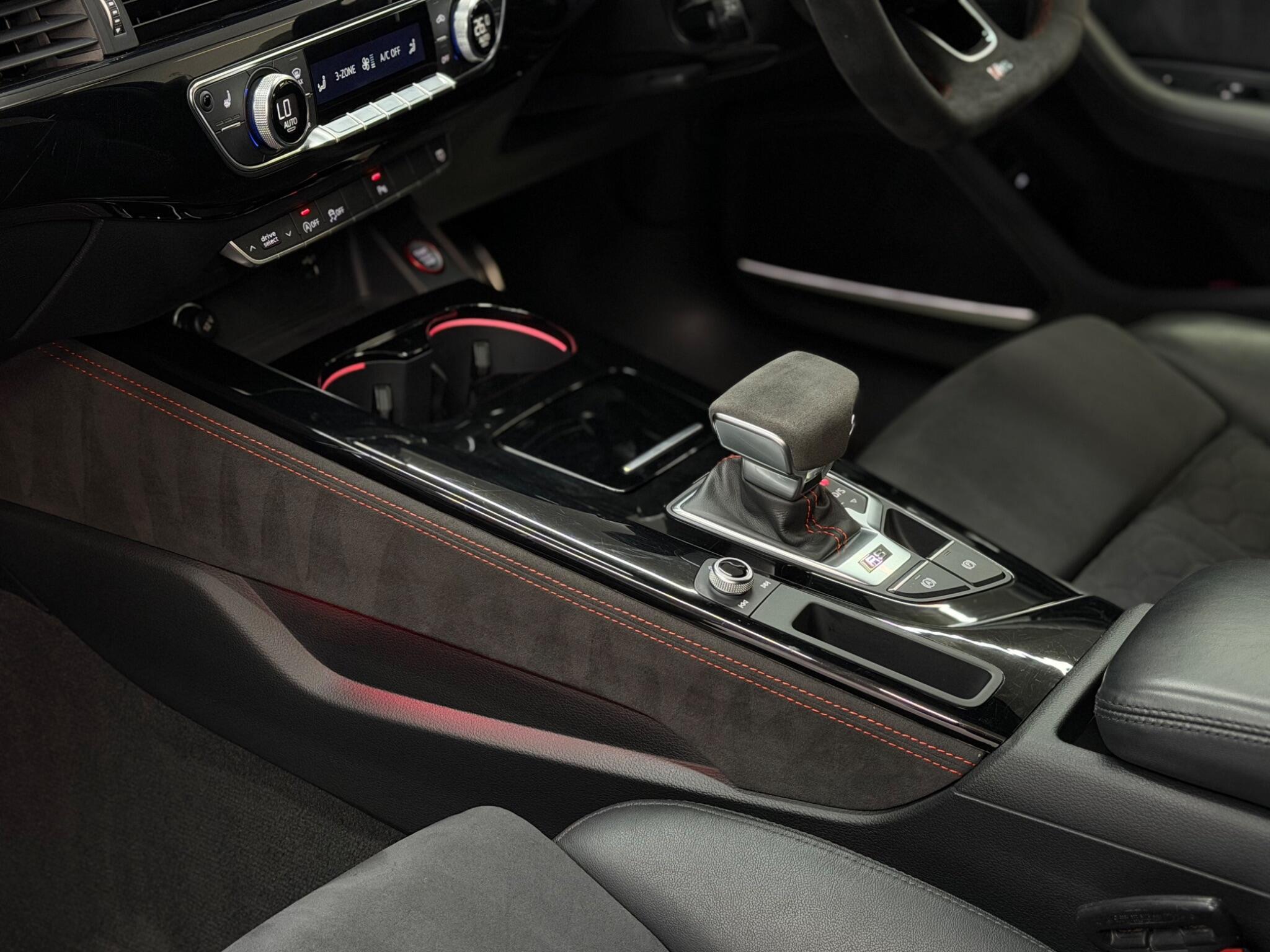 Audi RS4 Avant — image 34 of 41