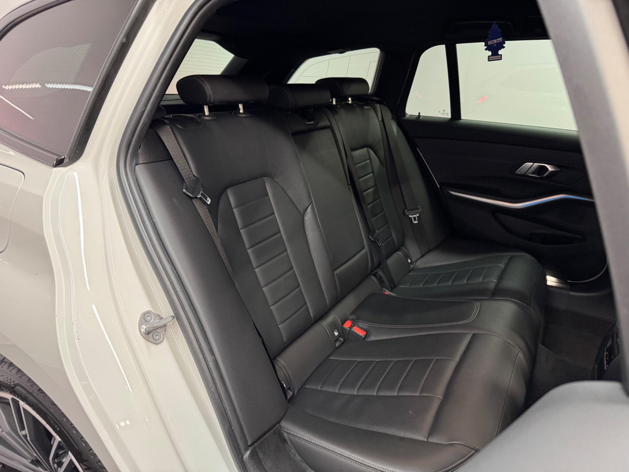BMW 3 Series — image 17 of 38