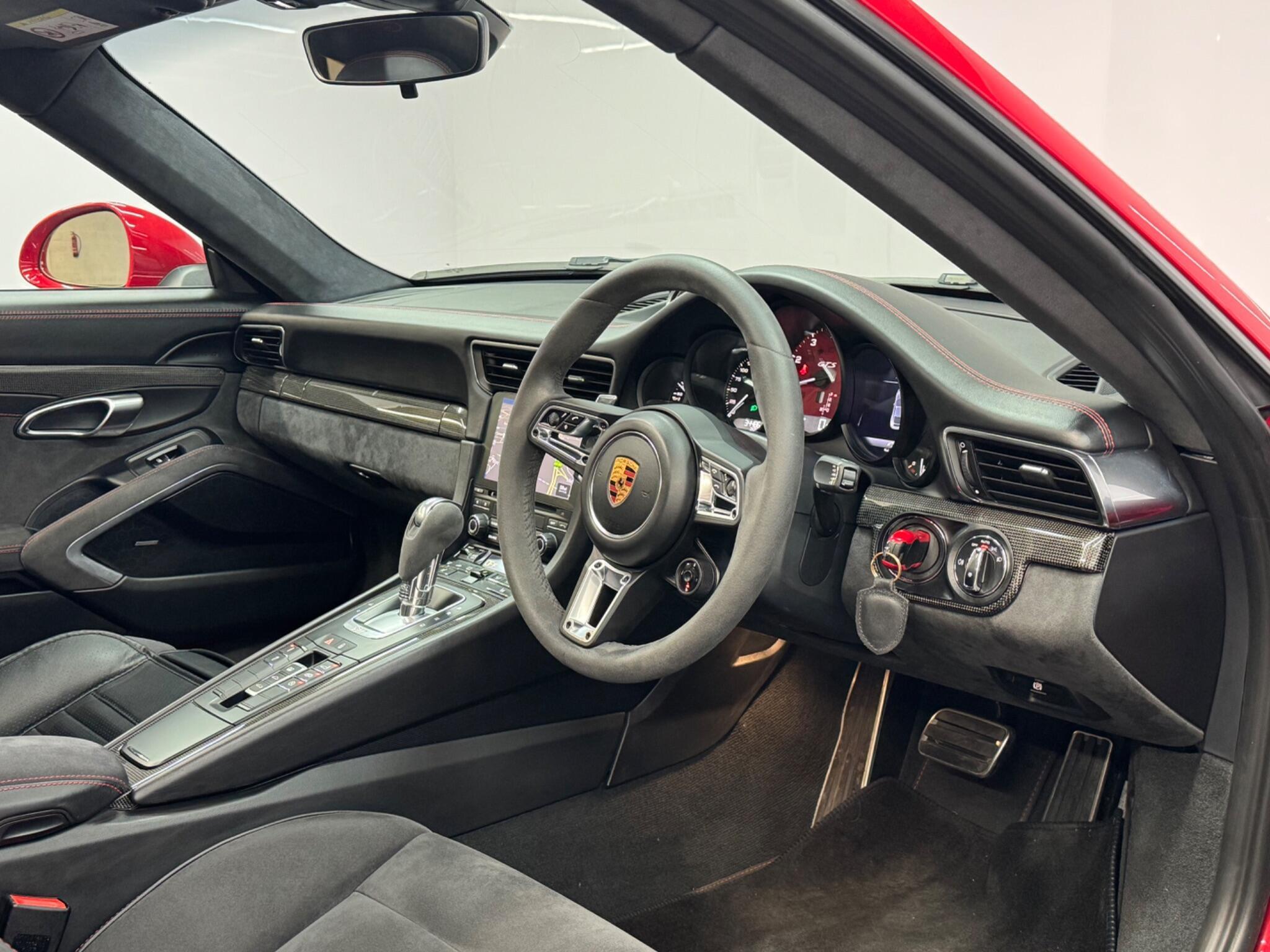 Porsche 911 — image 19 of 38