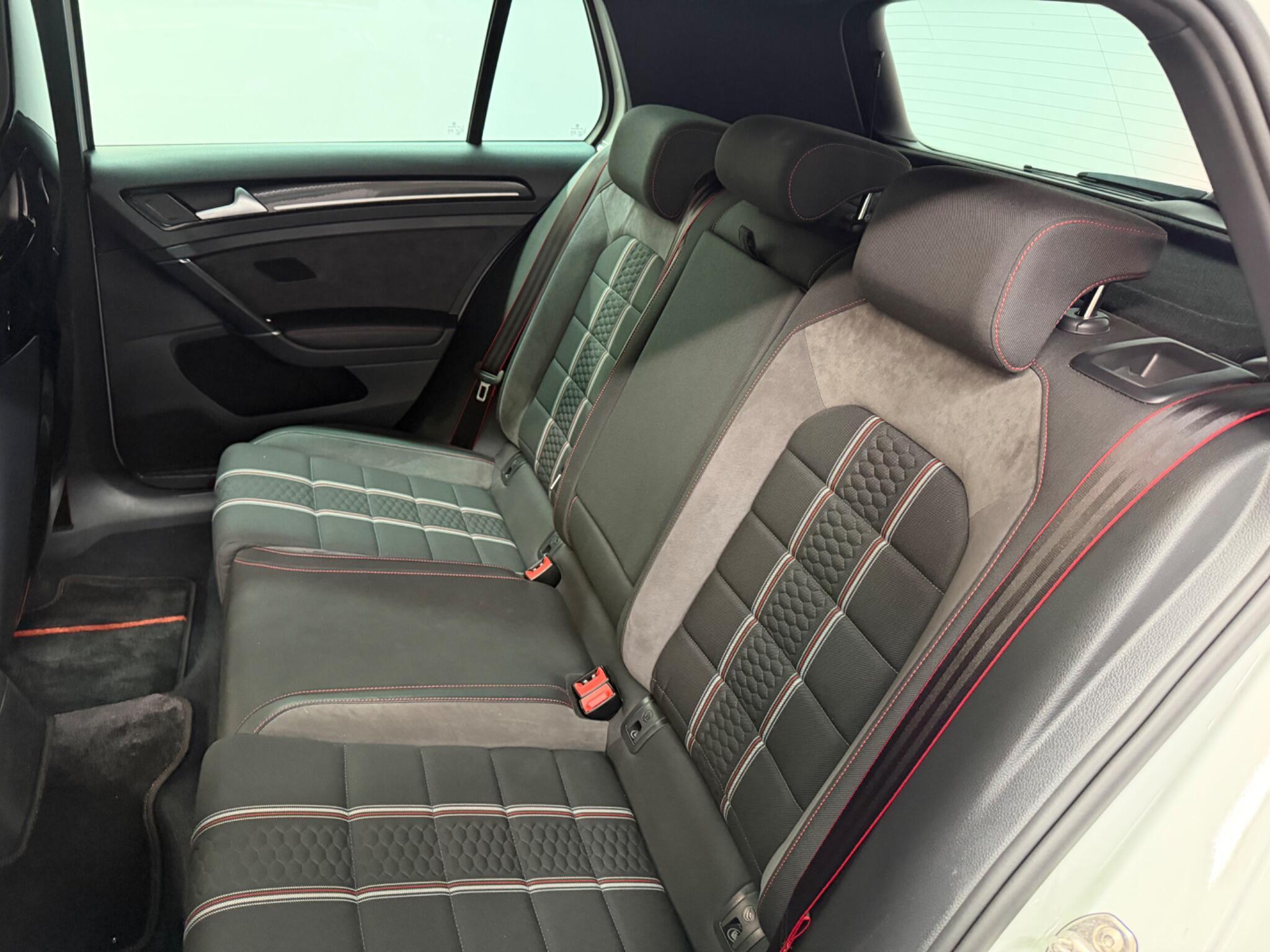 Volkswagen Golf — image 19 of 37