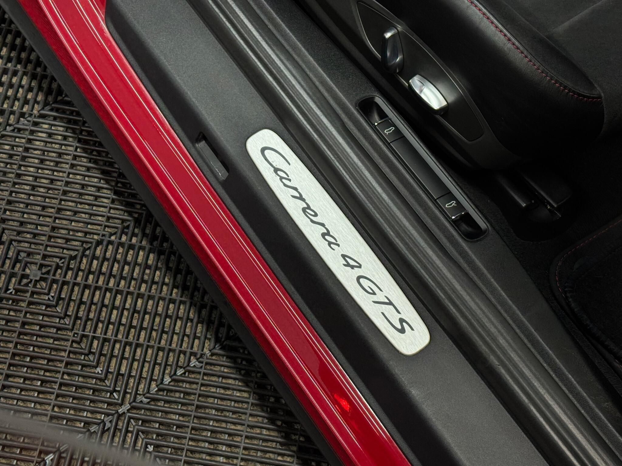 Porsche 911 — image 38 of 38
