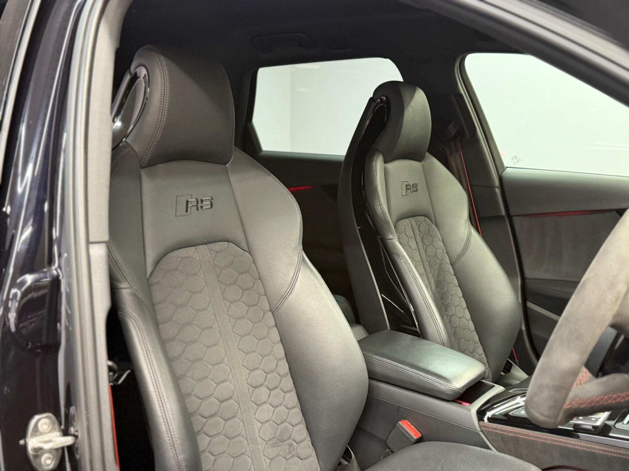 Audi RS4 Avant — image 20 of 41