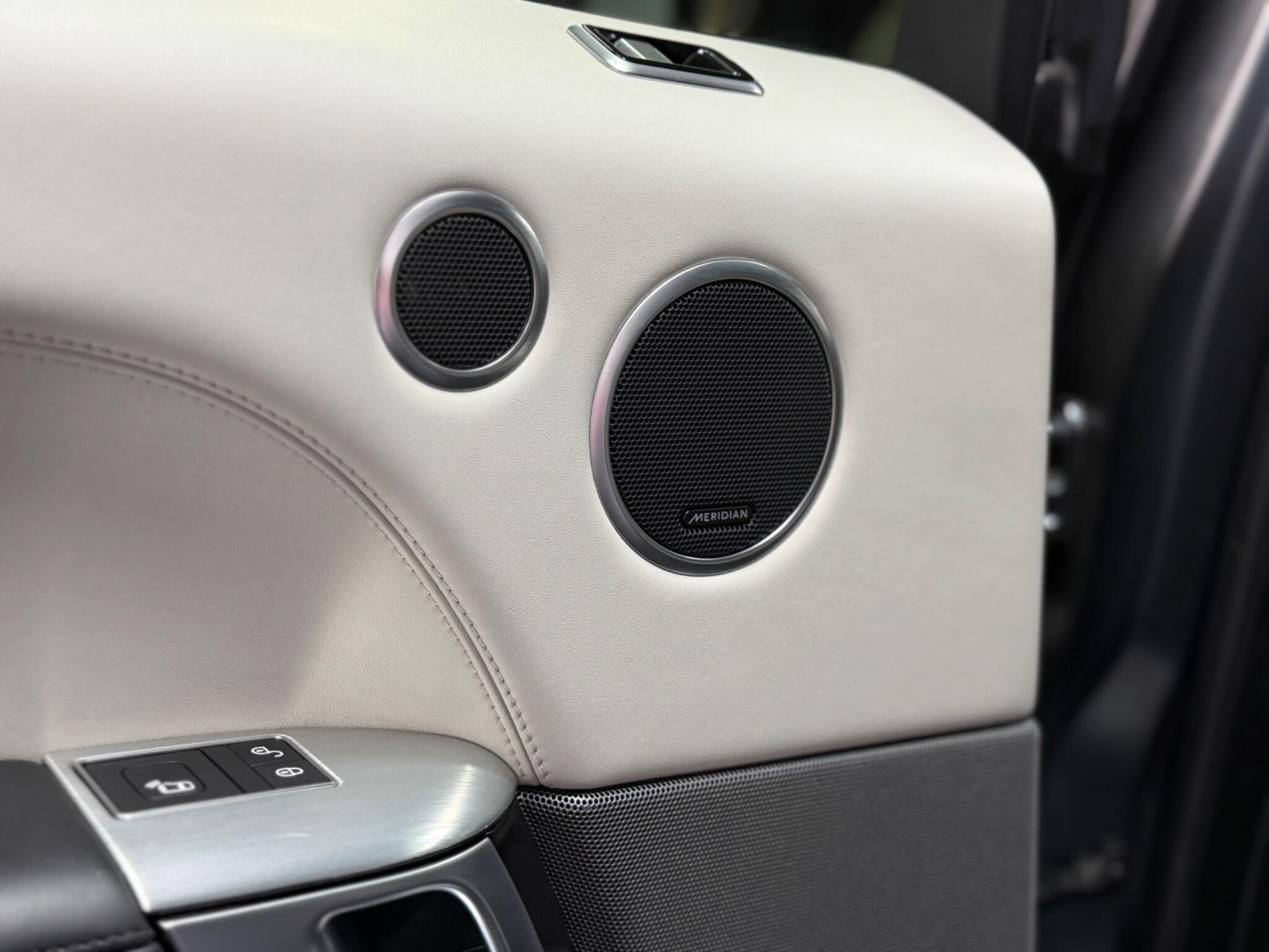 Land Rover Range Rover Sport — image 33 of 37