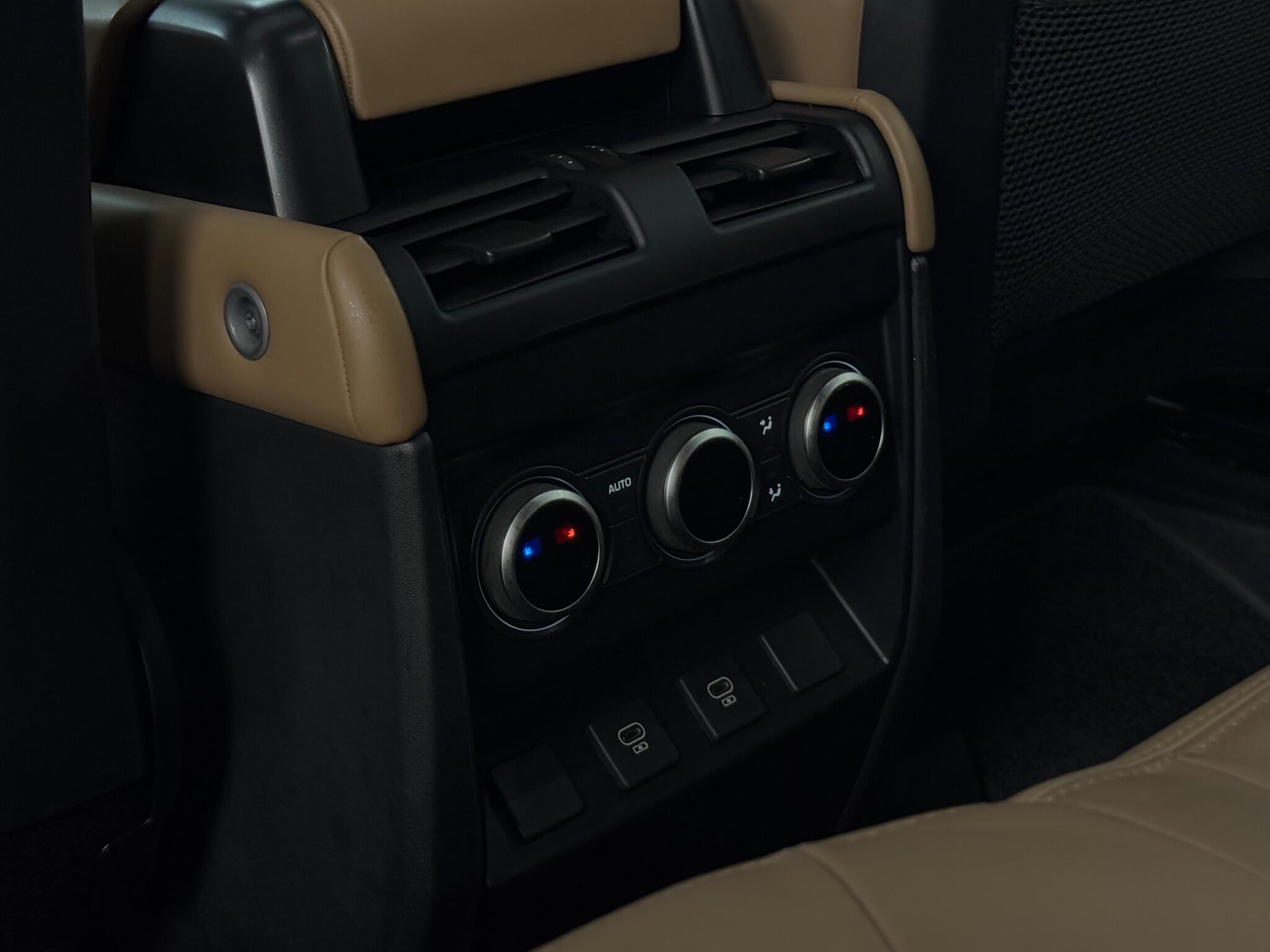 Land Rover Defender 110 — image 41 of 41