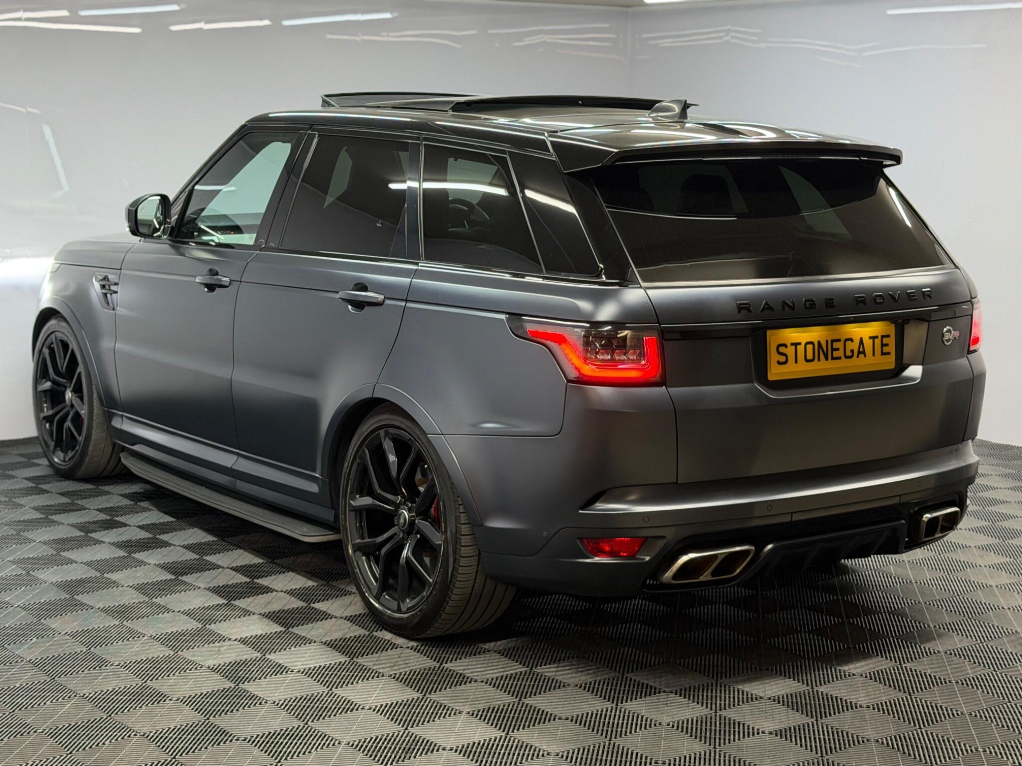 Land Rover Range Rover Sport — image 2 of 37