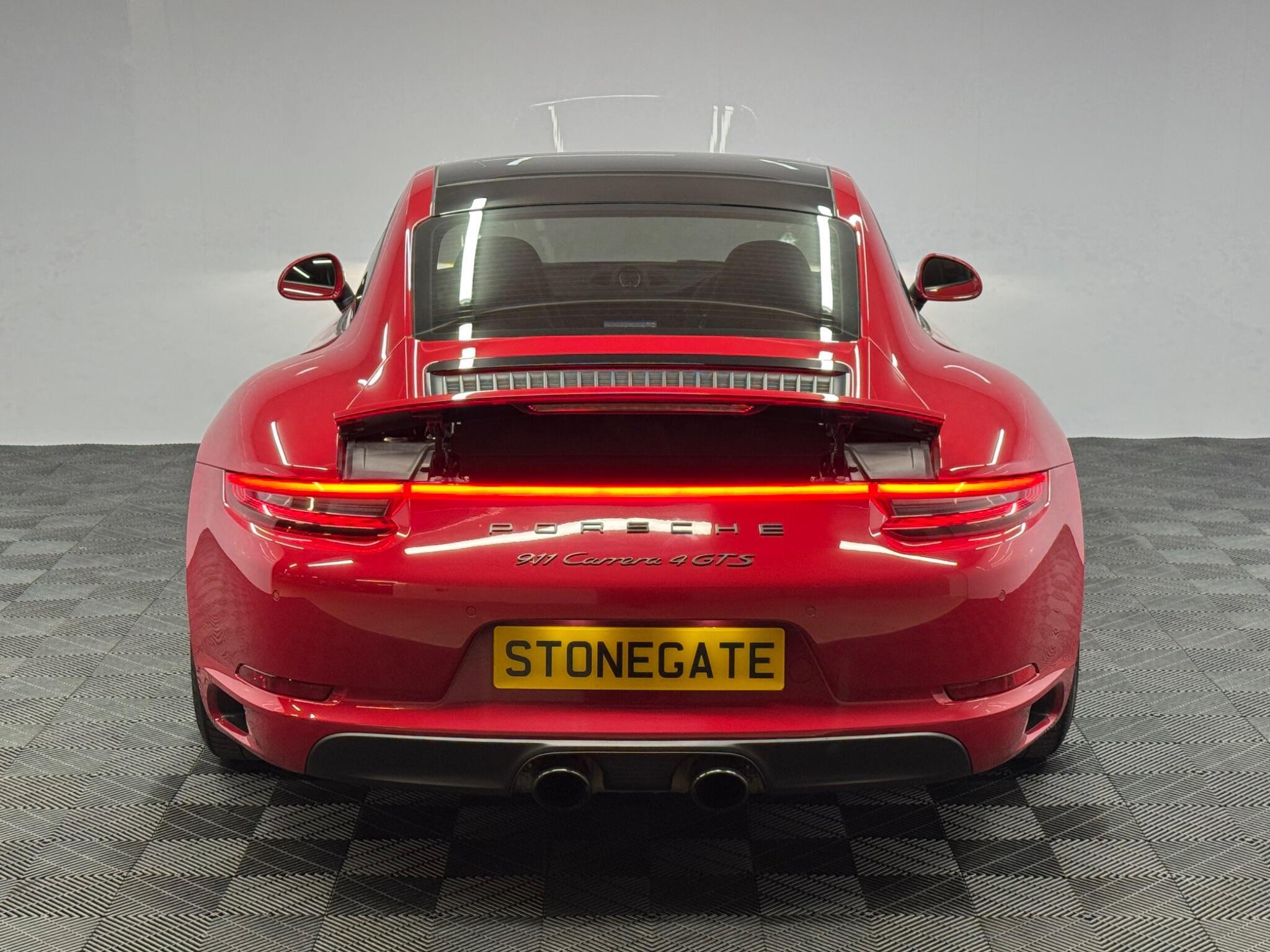 Porsche 911 — image 7 of 38