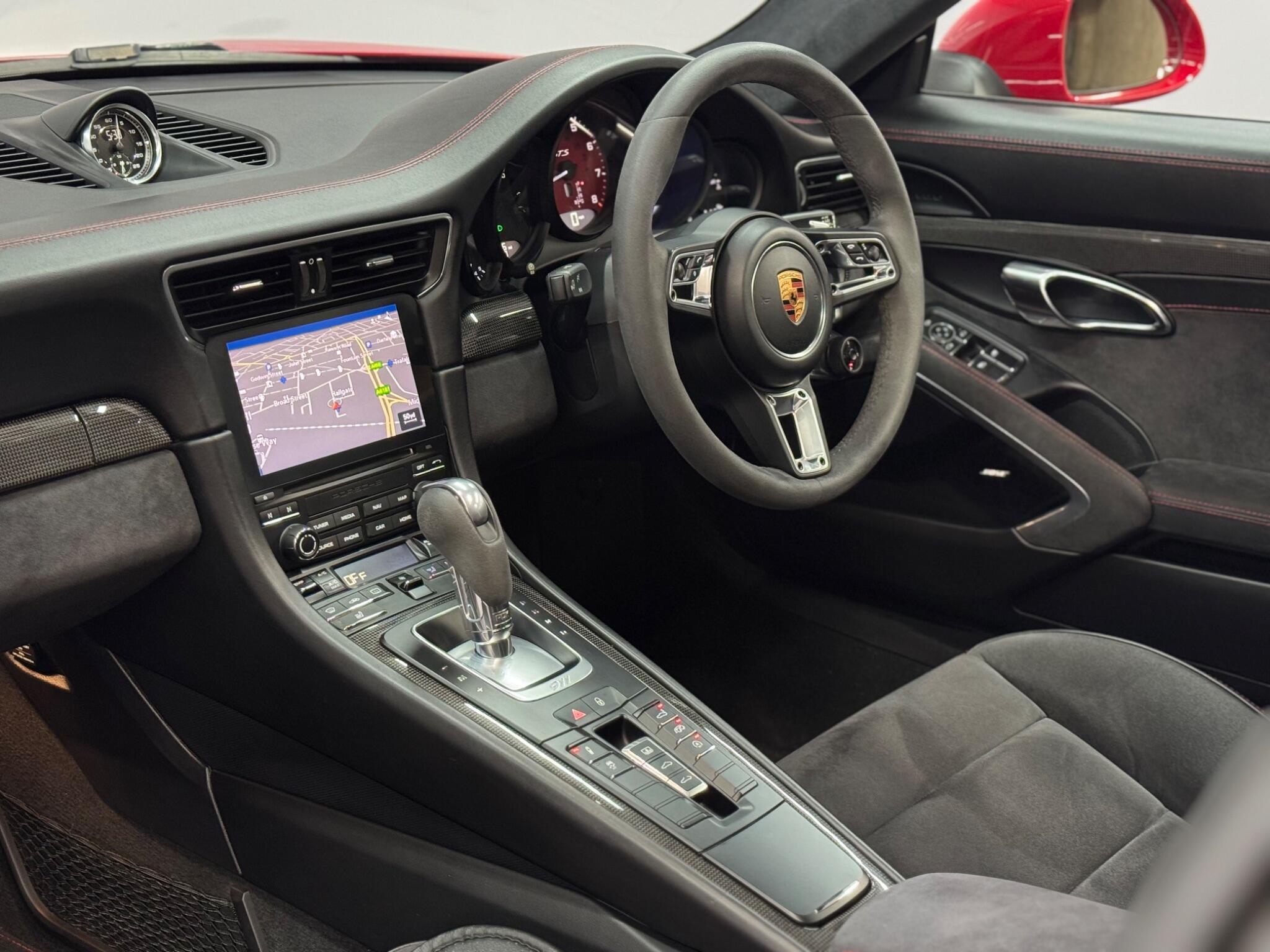 Porsche 911 — image 22 of 38