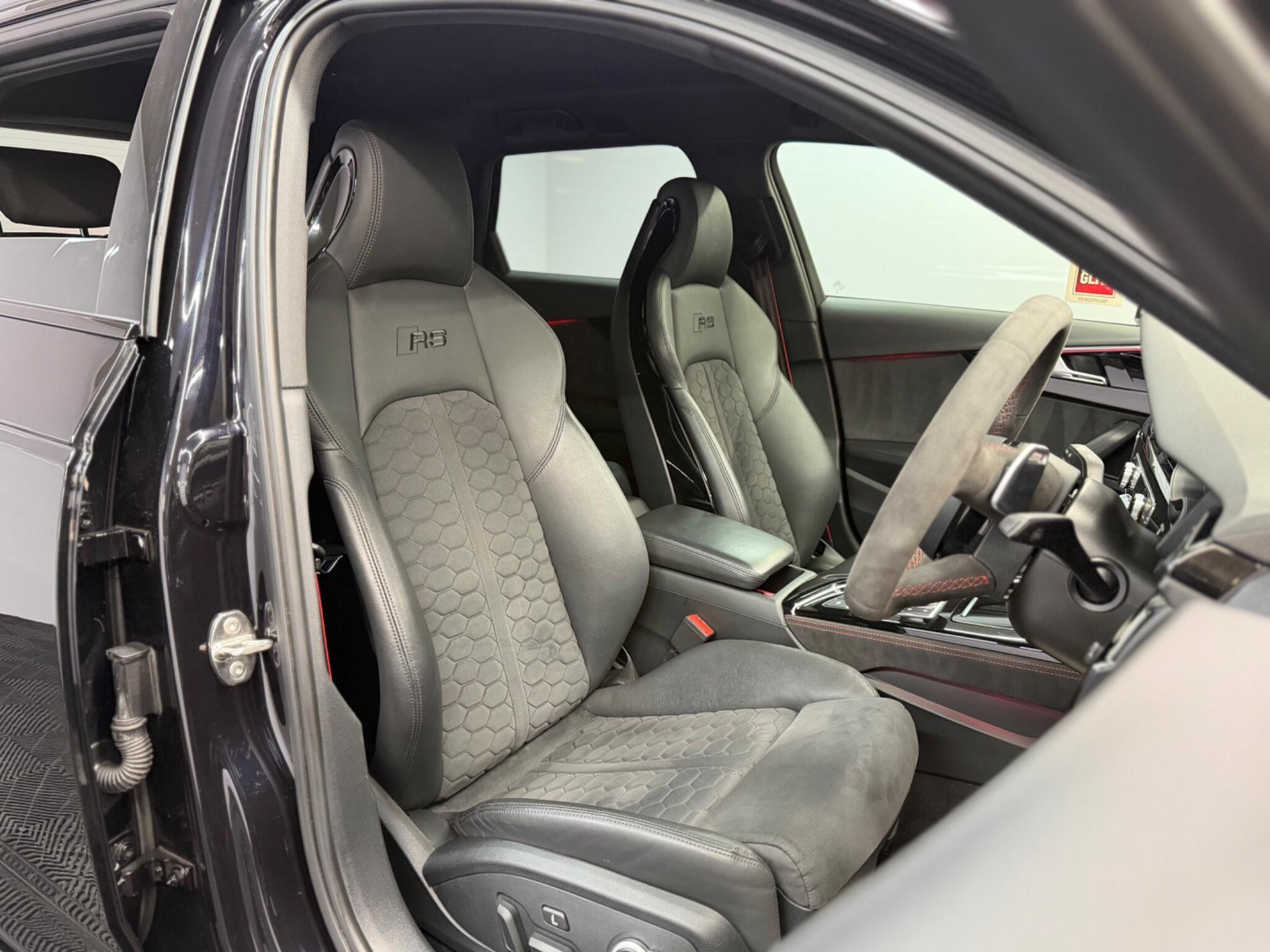 Audi RS4 Avant — image 19 of 41