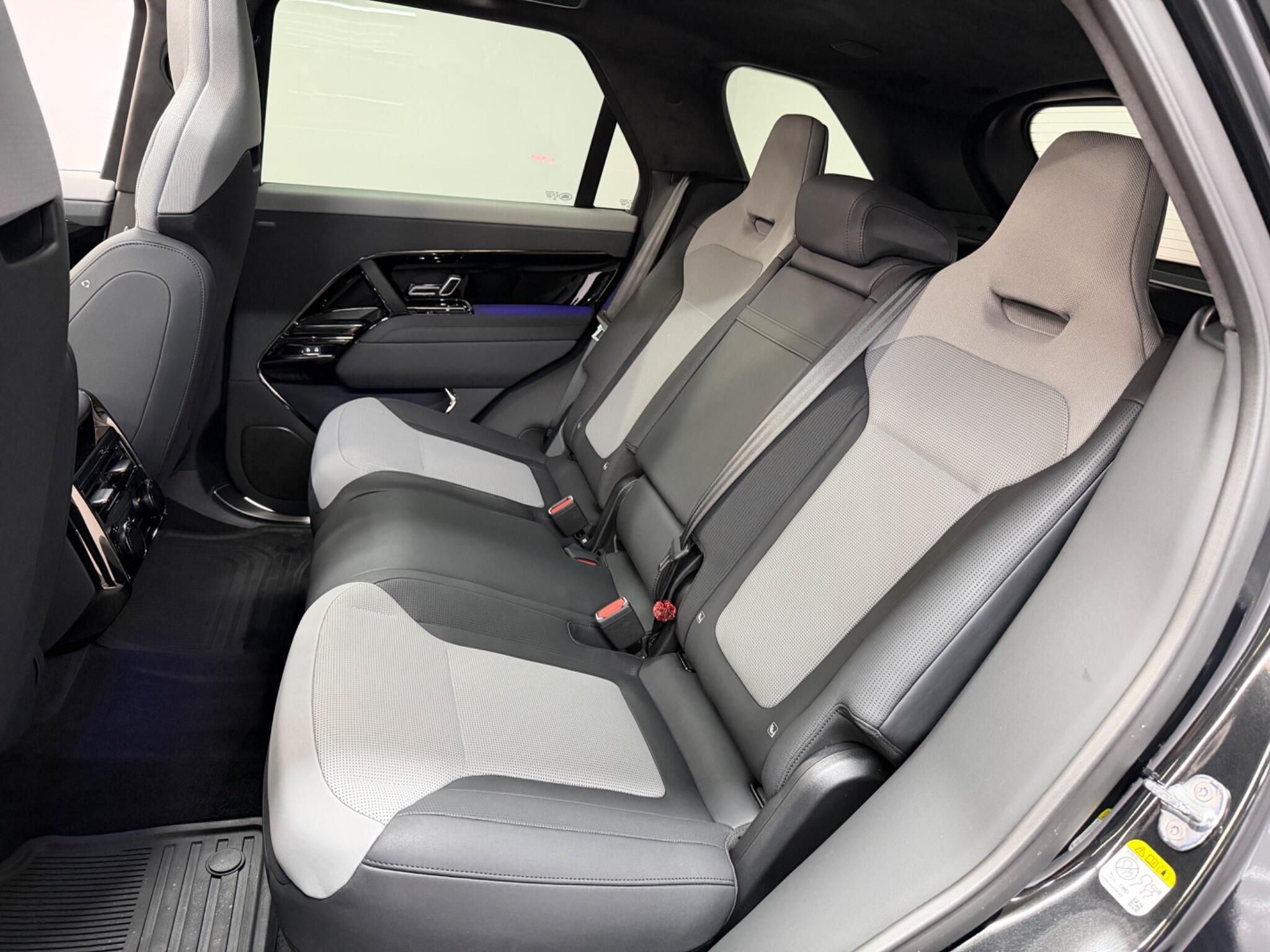 Land Rover Range Rover Sport — image 16 of 42