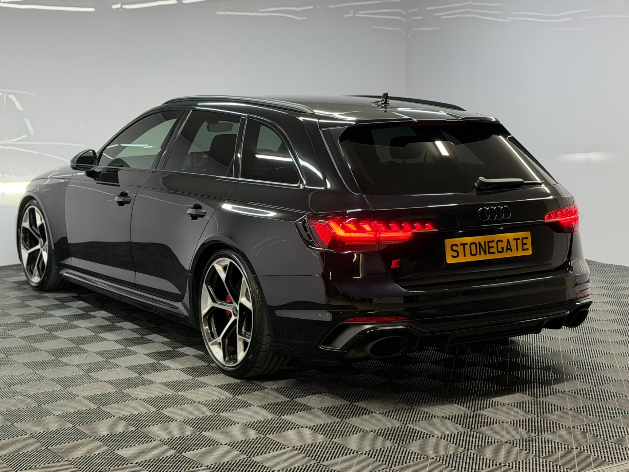 Audi RS4 Avant — image 2 of 41