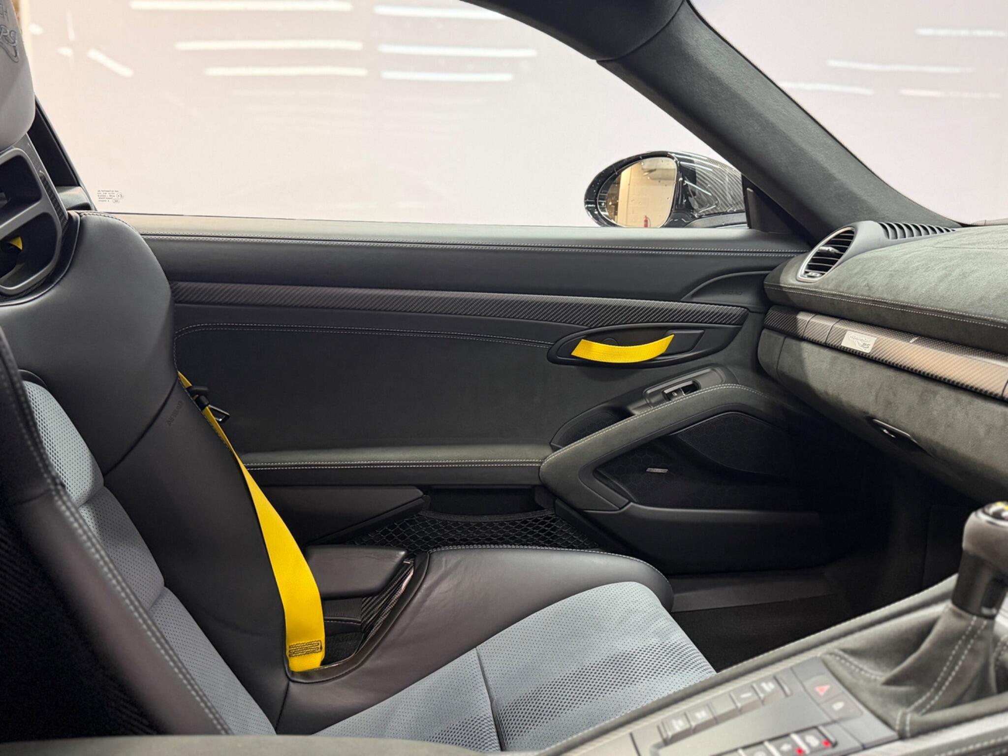 Porsche 718 Cayman — image 36 of 48