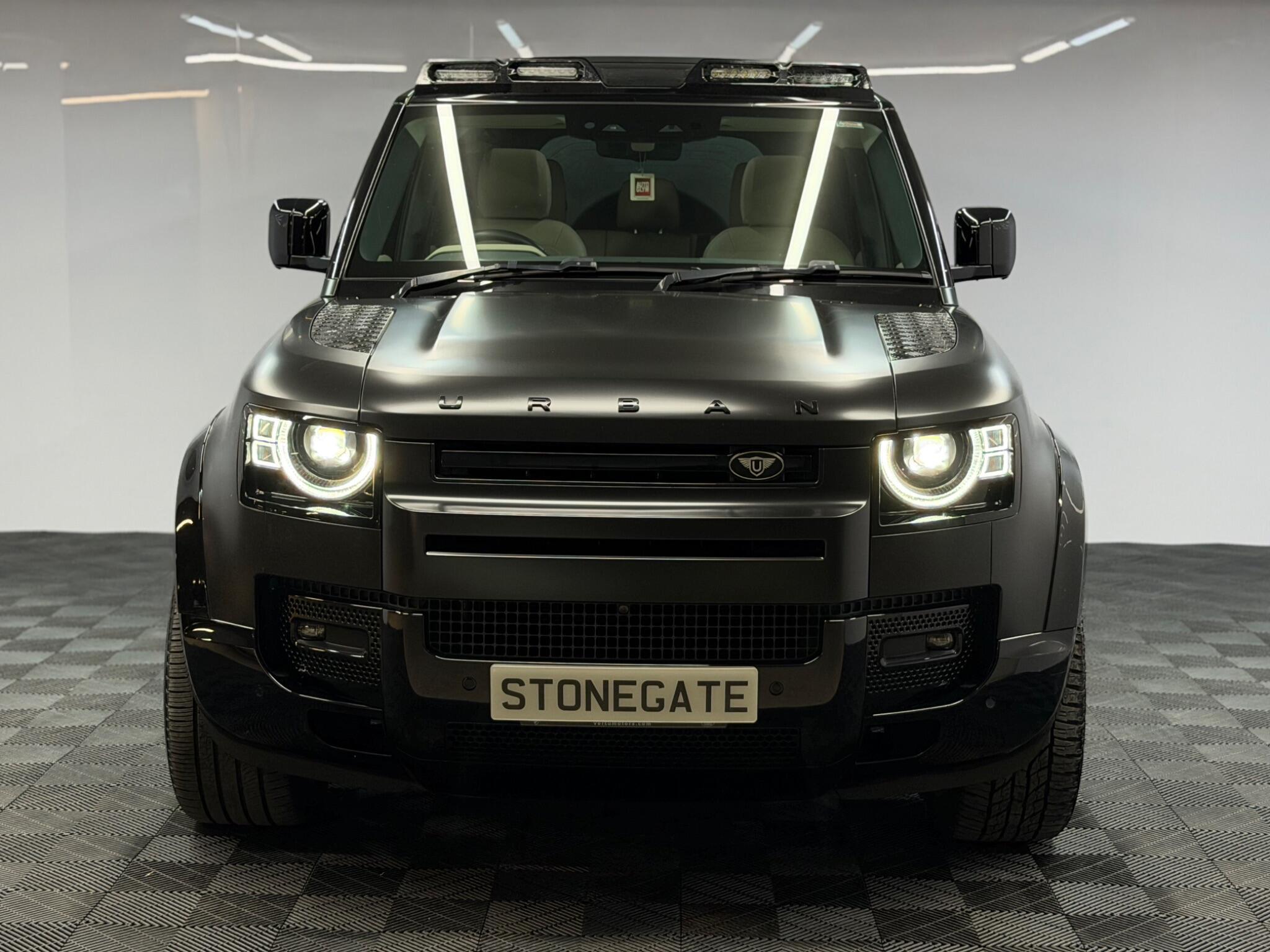 Land Rover Defender 110 — image 5 of 44