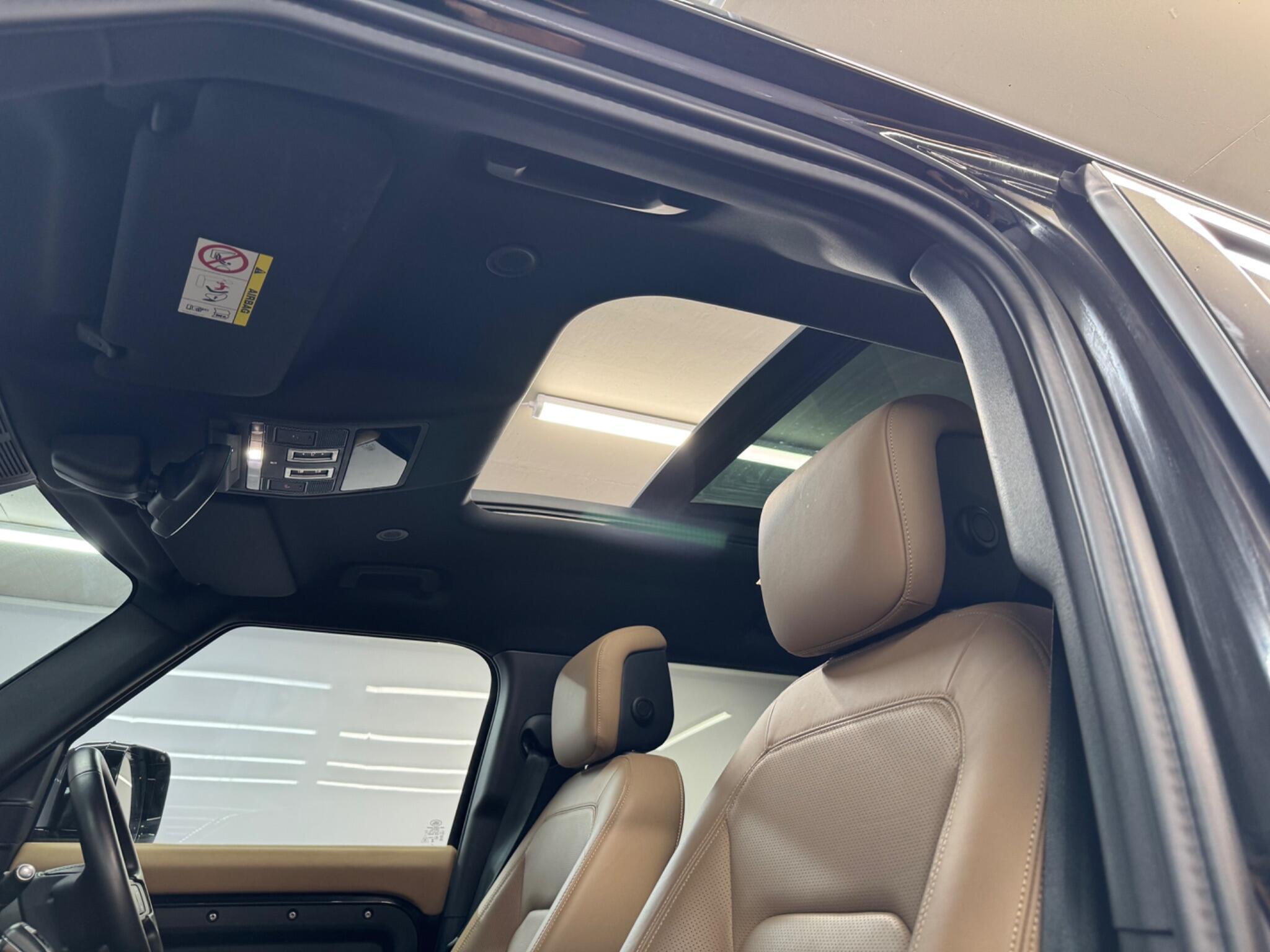 Land Rover Defender 110 — image 15 of 41