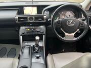 2013 Lexus IS 2.5 300h Luxury Saloon 4dr Petrol Hybrid E-CVT Euro 5 (s/s) (223 ps) - Image 7