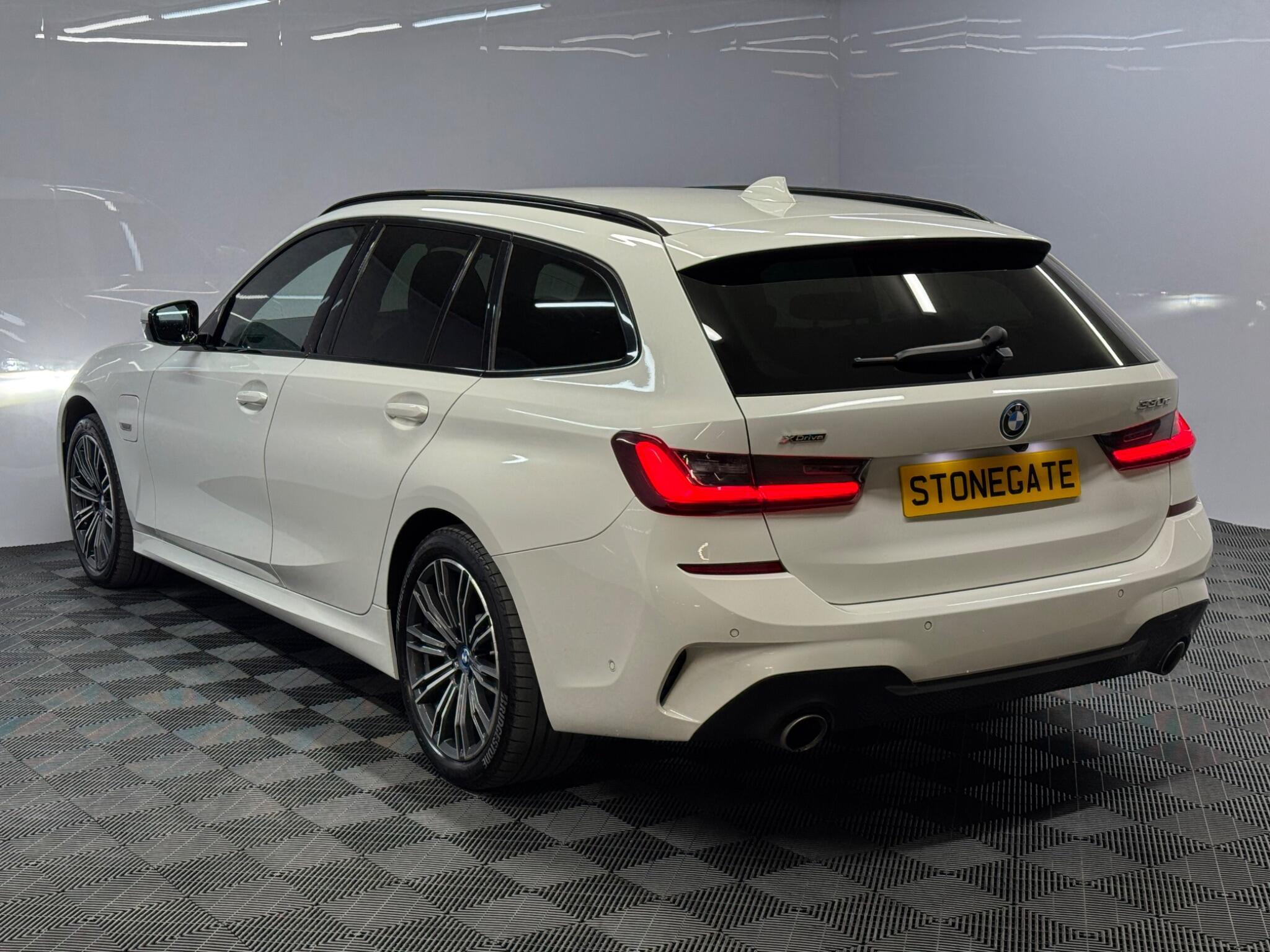 BMW 3 Series — image 2 of 5