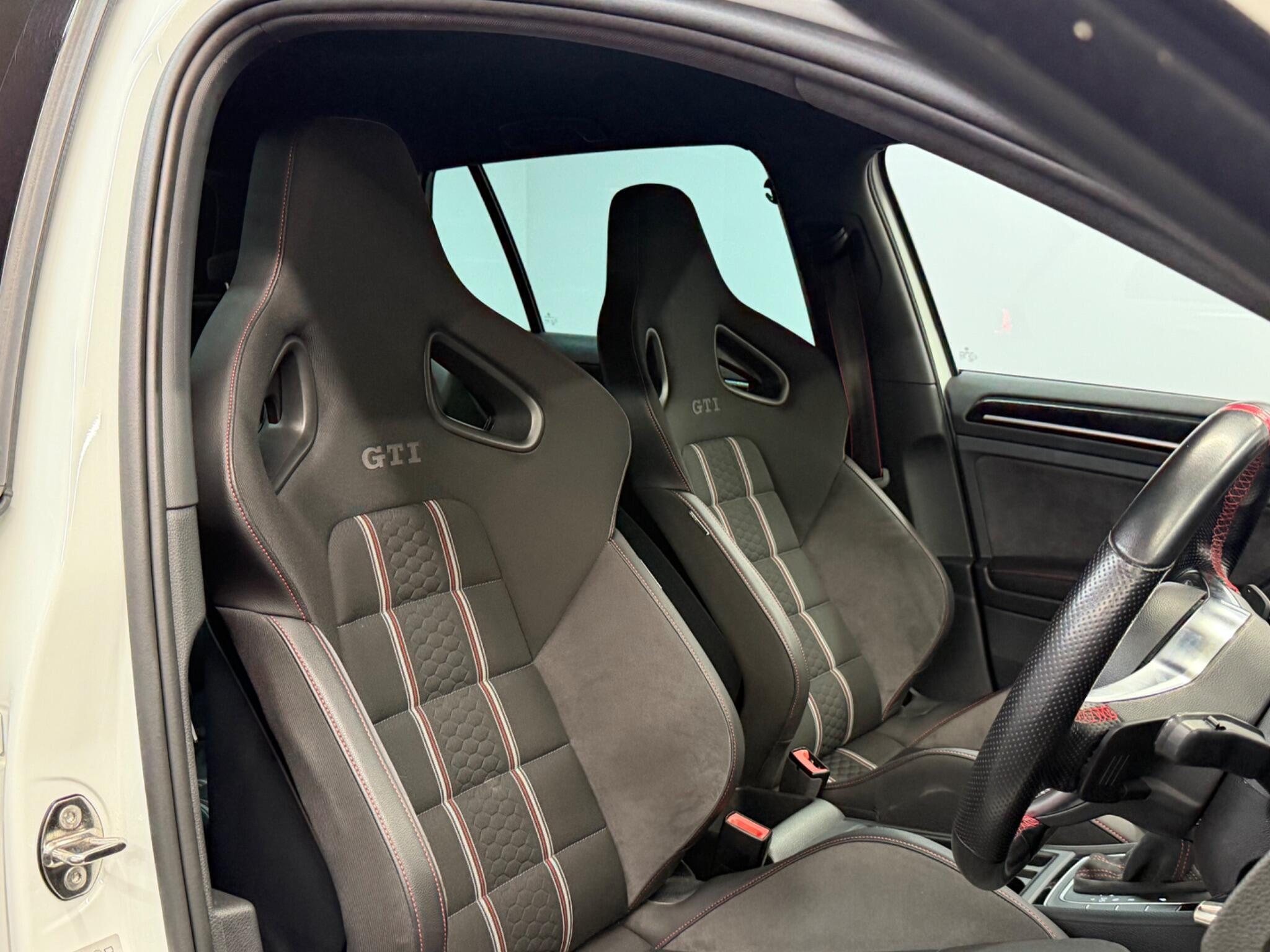 Volkswagen Golf — image 17 of 37