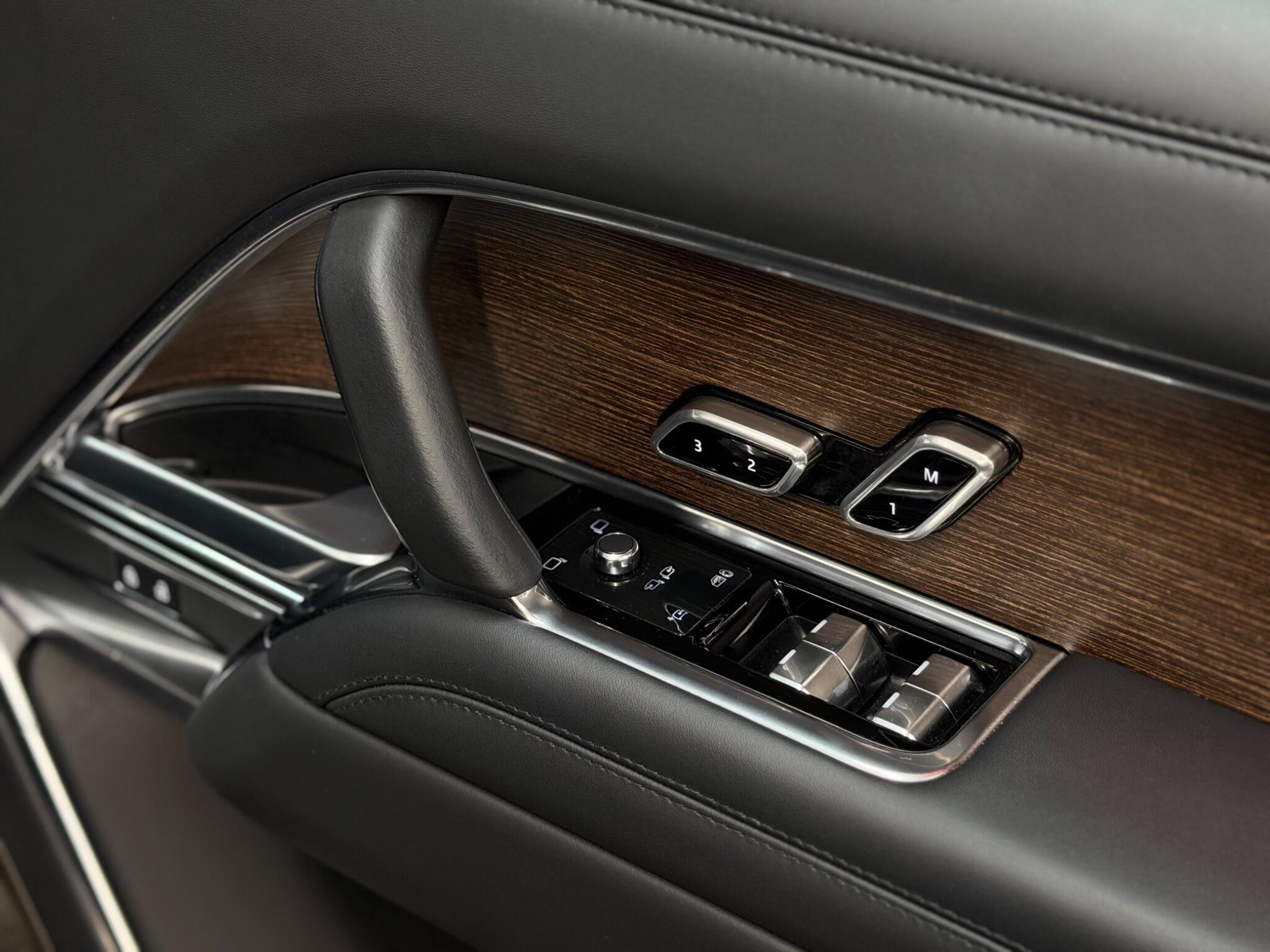 Land Rover Range Rover — image 35 of 41