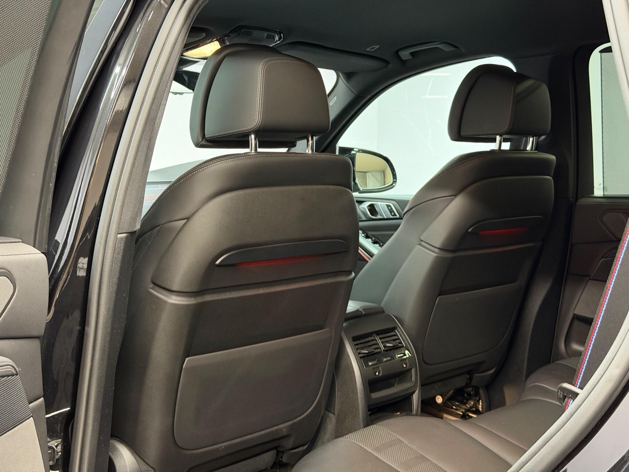 BMW X5 — image 22 of 39