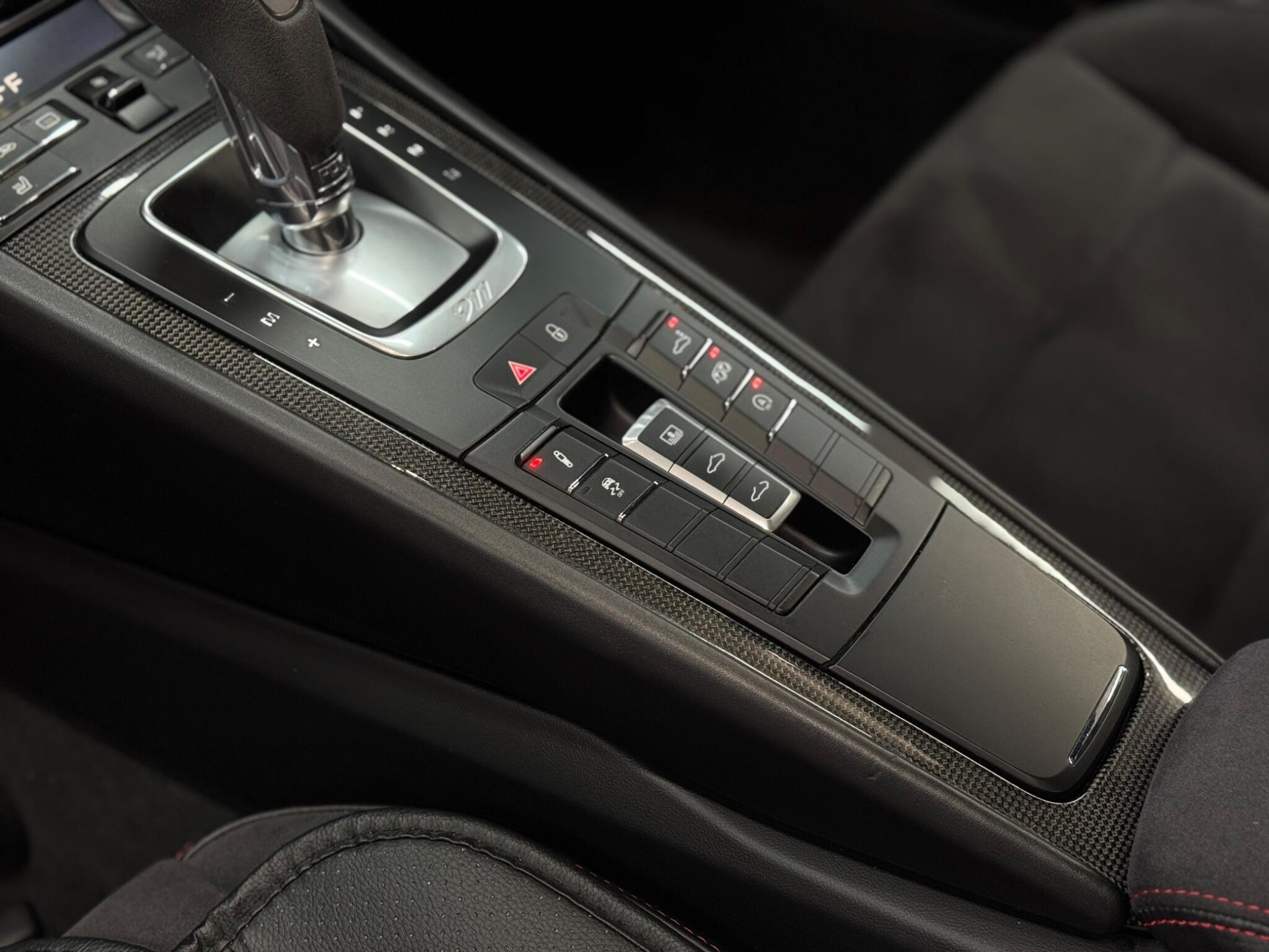 Porsche 911 — image 26 of 38