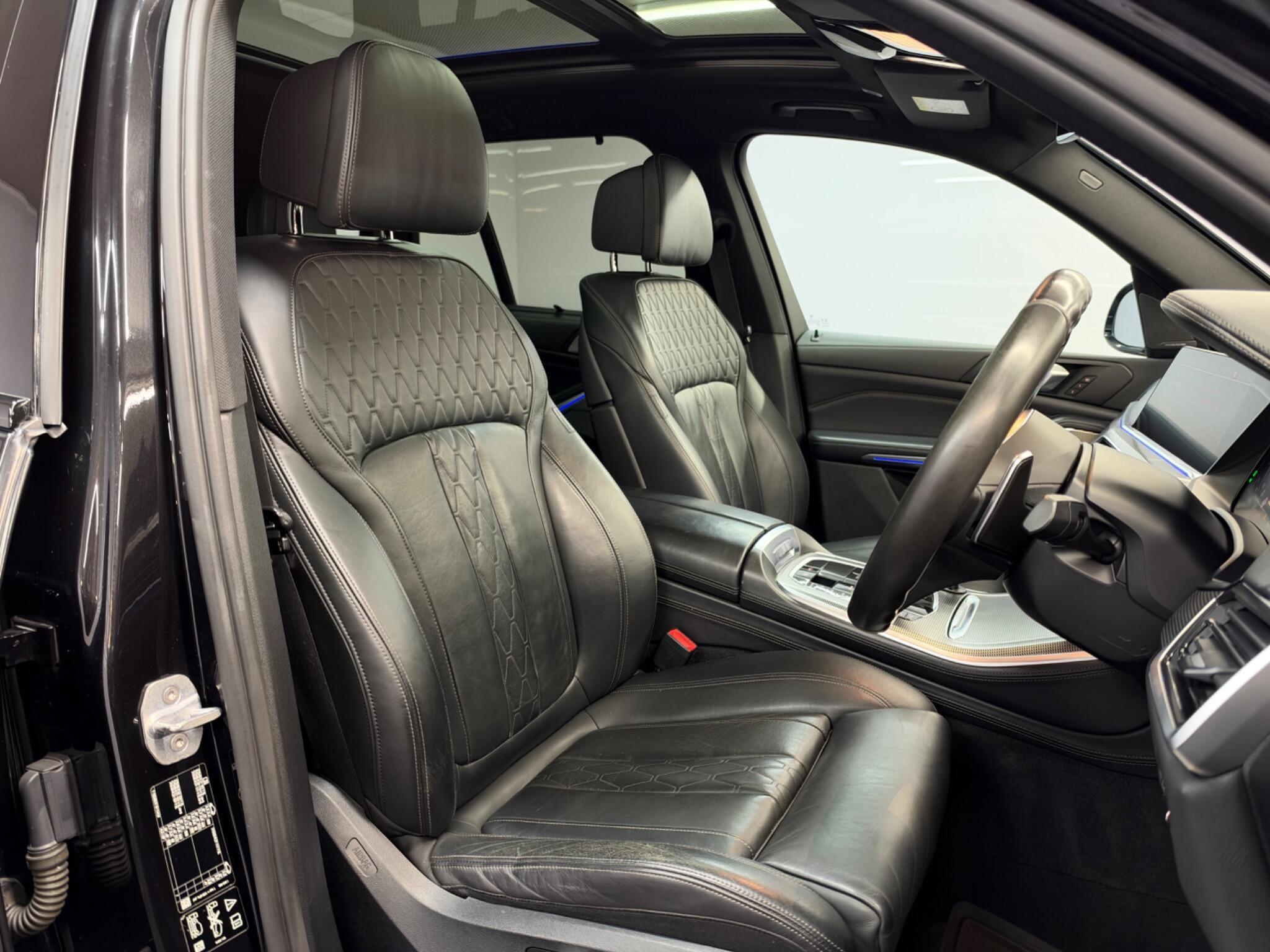 BMW X5 — image 21 of 51
