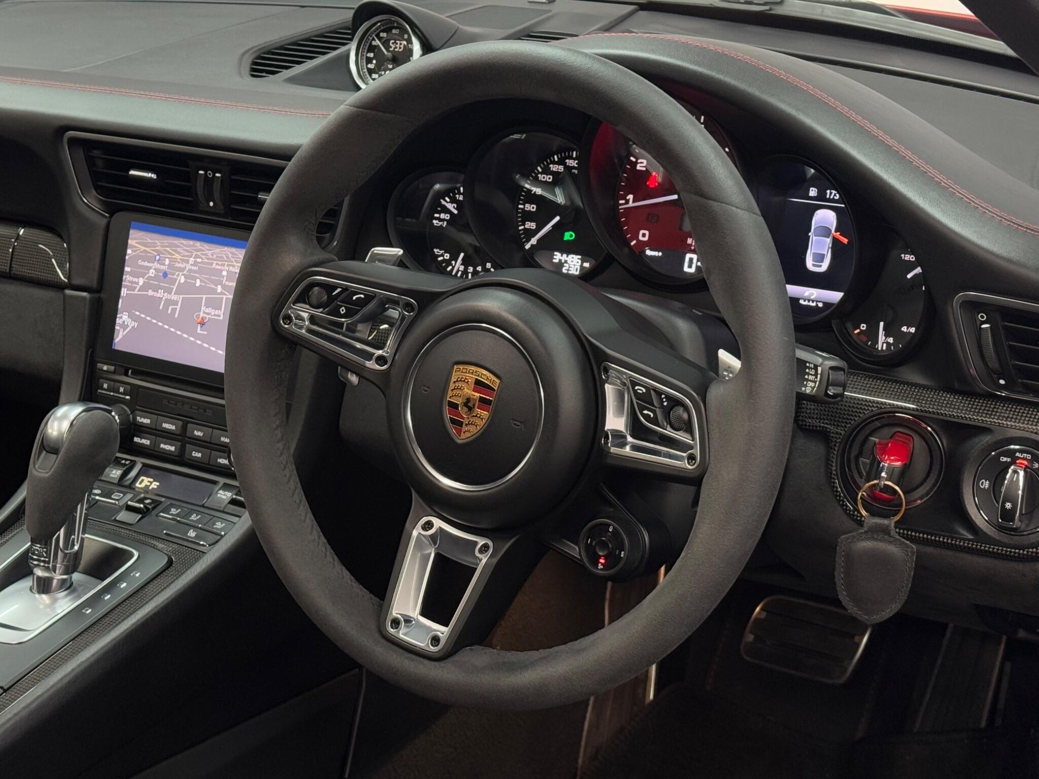 Porsche 911 — image 20 of 38