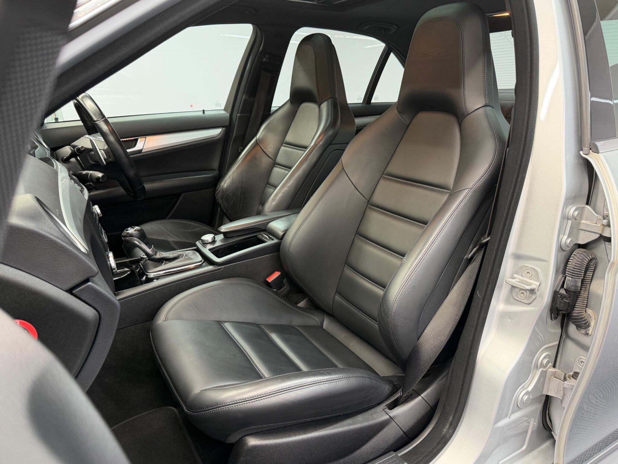 Mercedes-Benz C Class — image 3 of 32