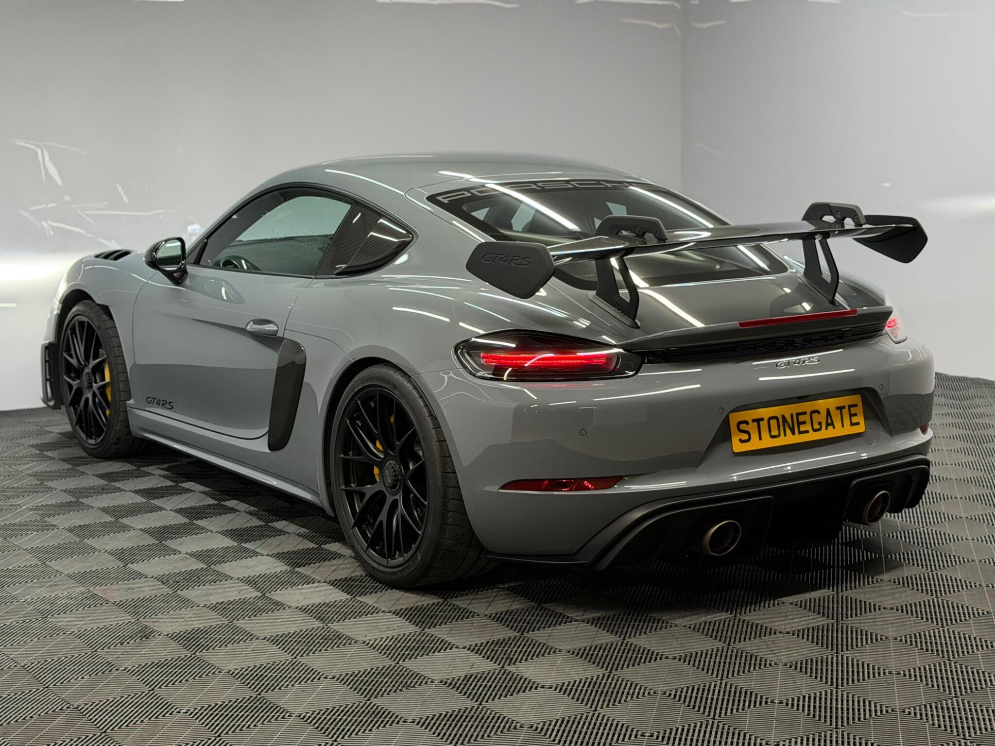 Porsche 718 Cayman — image 2 of 5