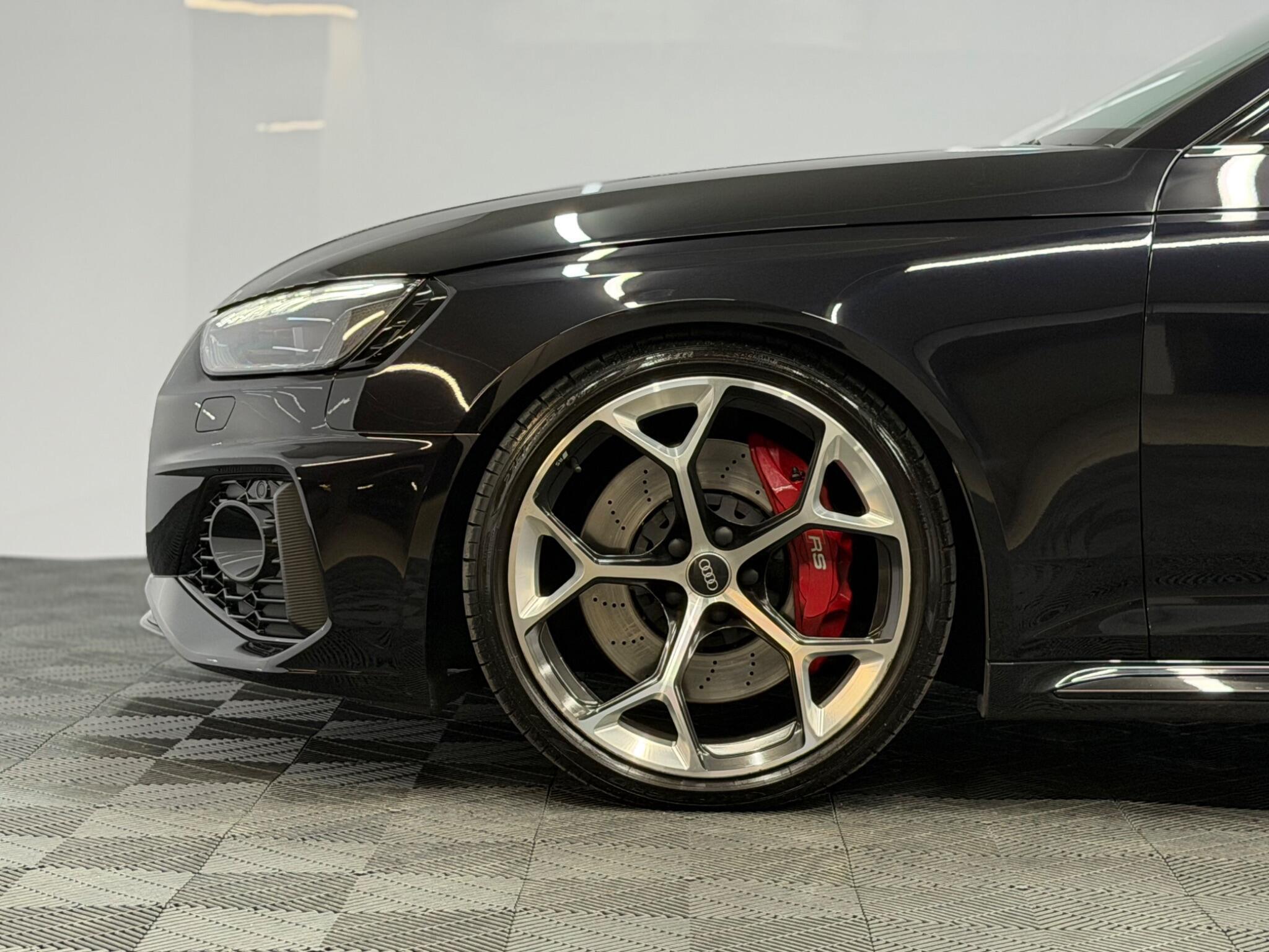 Audi RS4 Avant — image 10 of 41