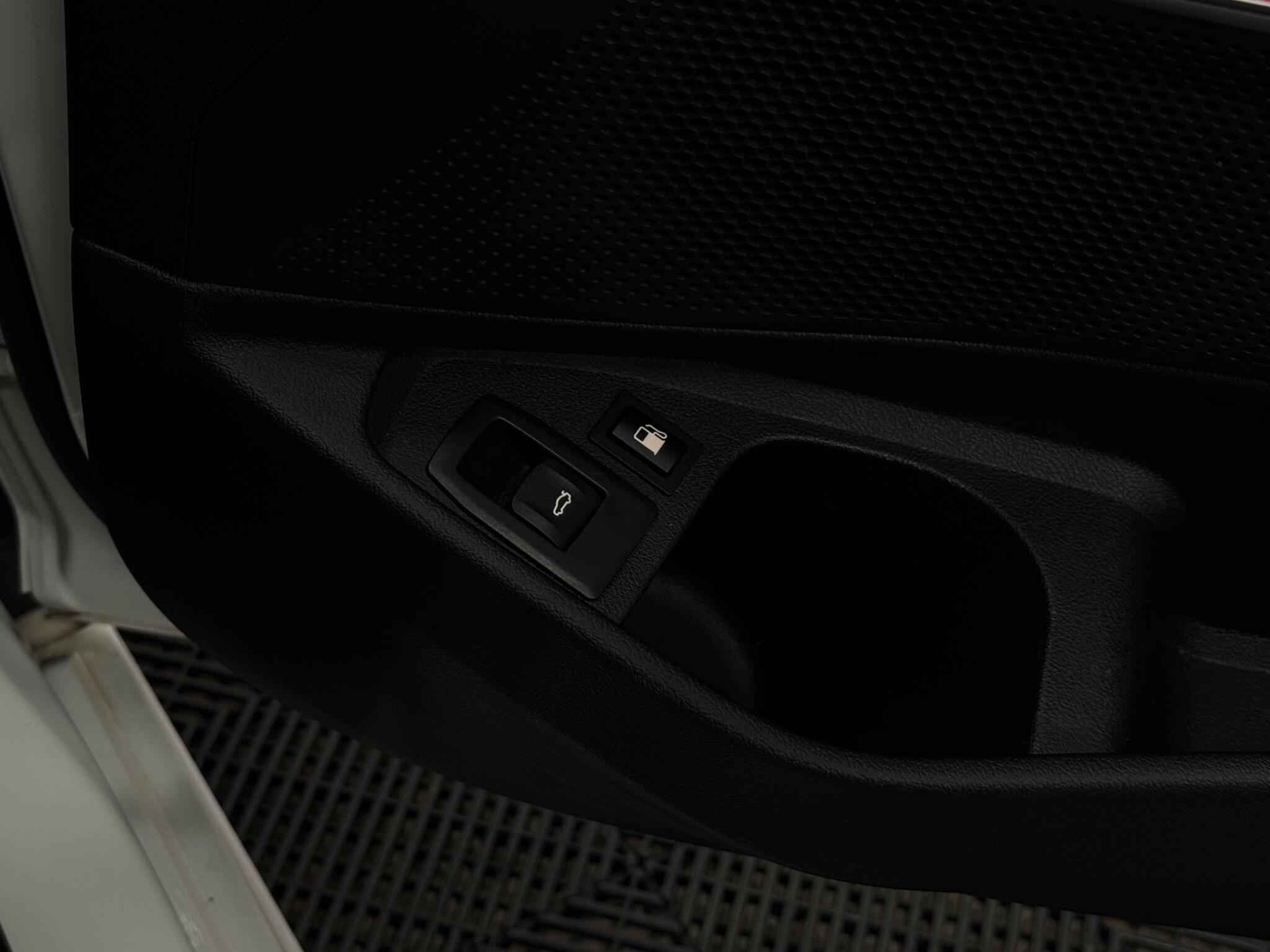 BMW 3 Series — image 34 of 38