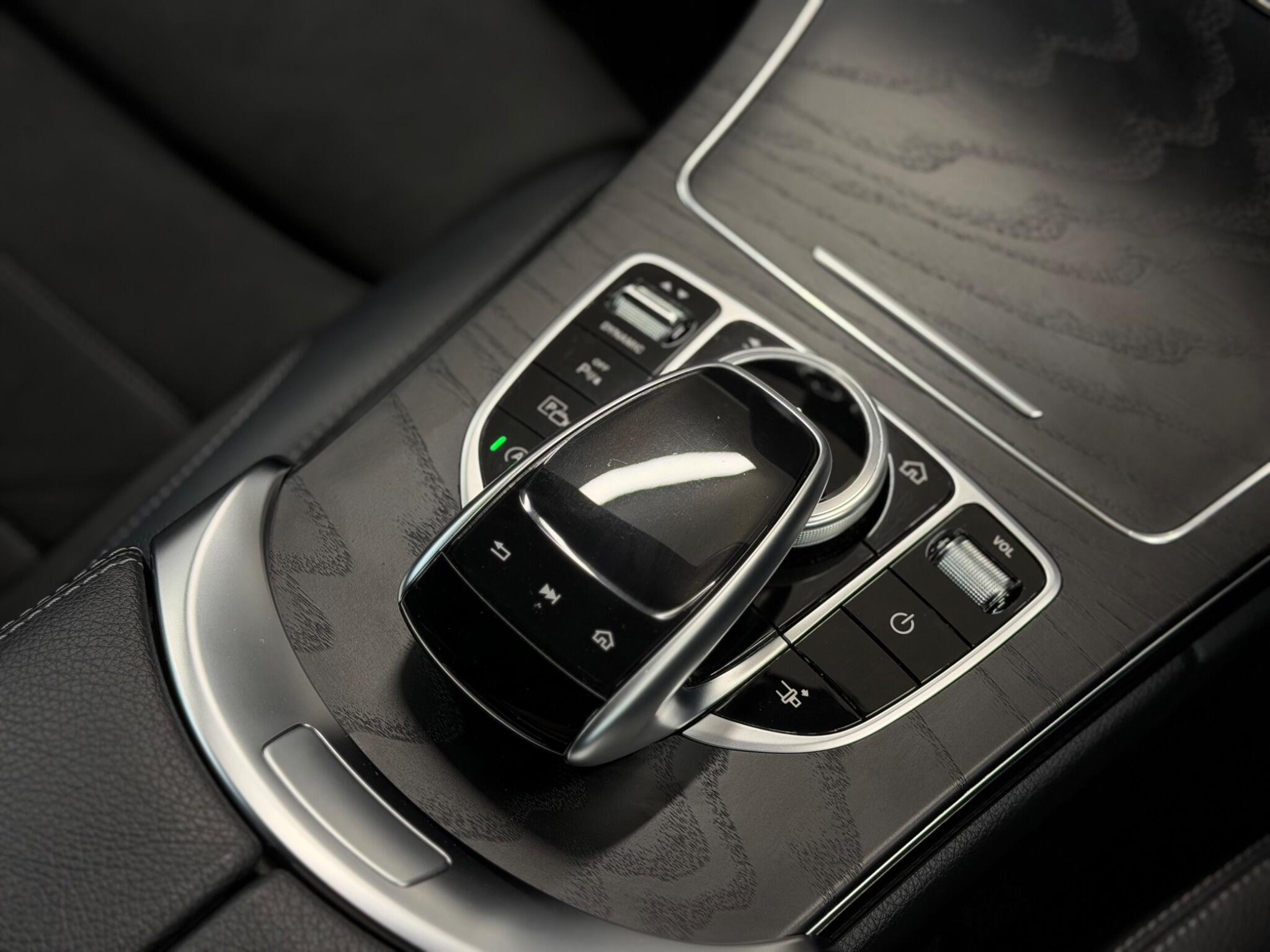 Mercedes-Benz C Class — image 23 of 25