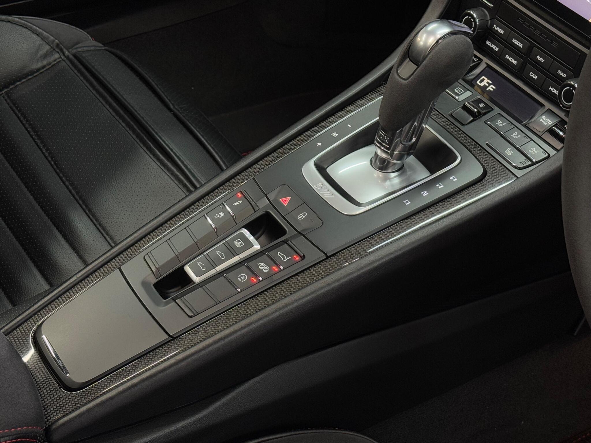 Porsche 911 — image 28 of 38