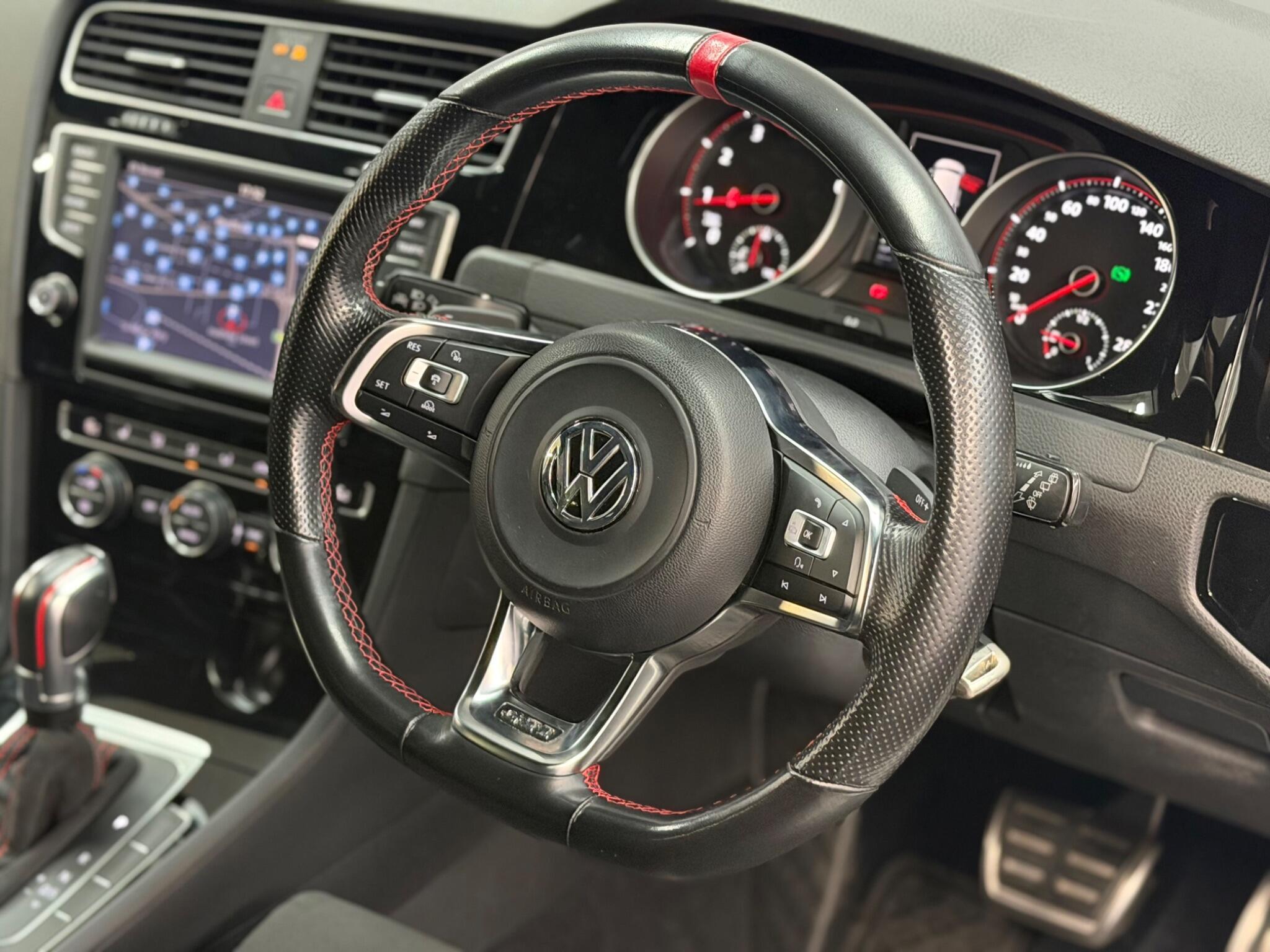Volkswagen Golf — image 25 of 37