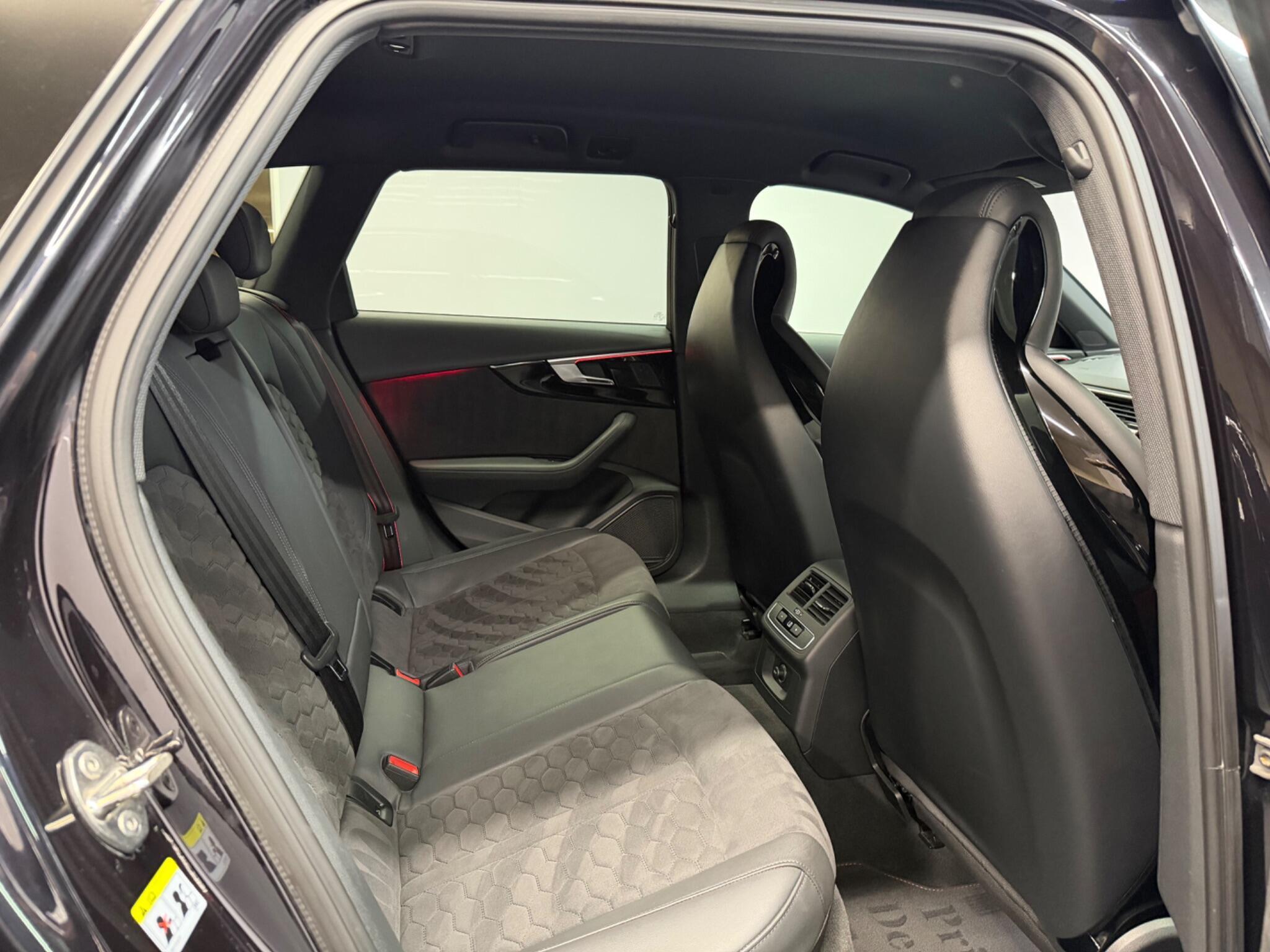 Audi RS4 Avant — image 24 of 41