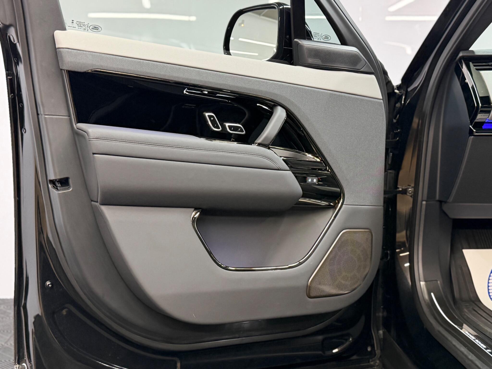 Land Rover Range Rover Sport — image 32 of 42