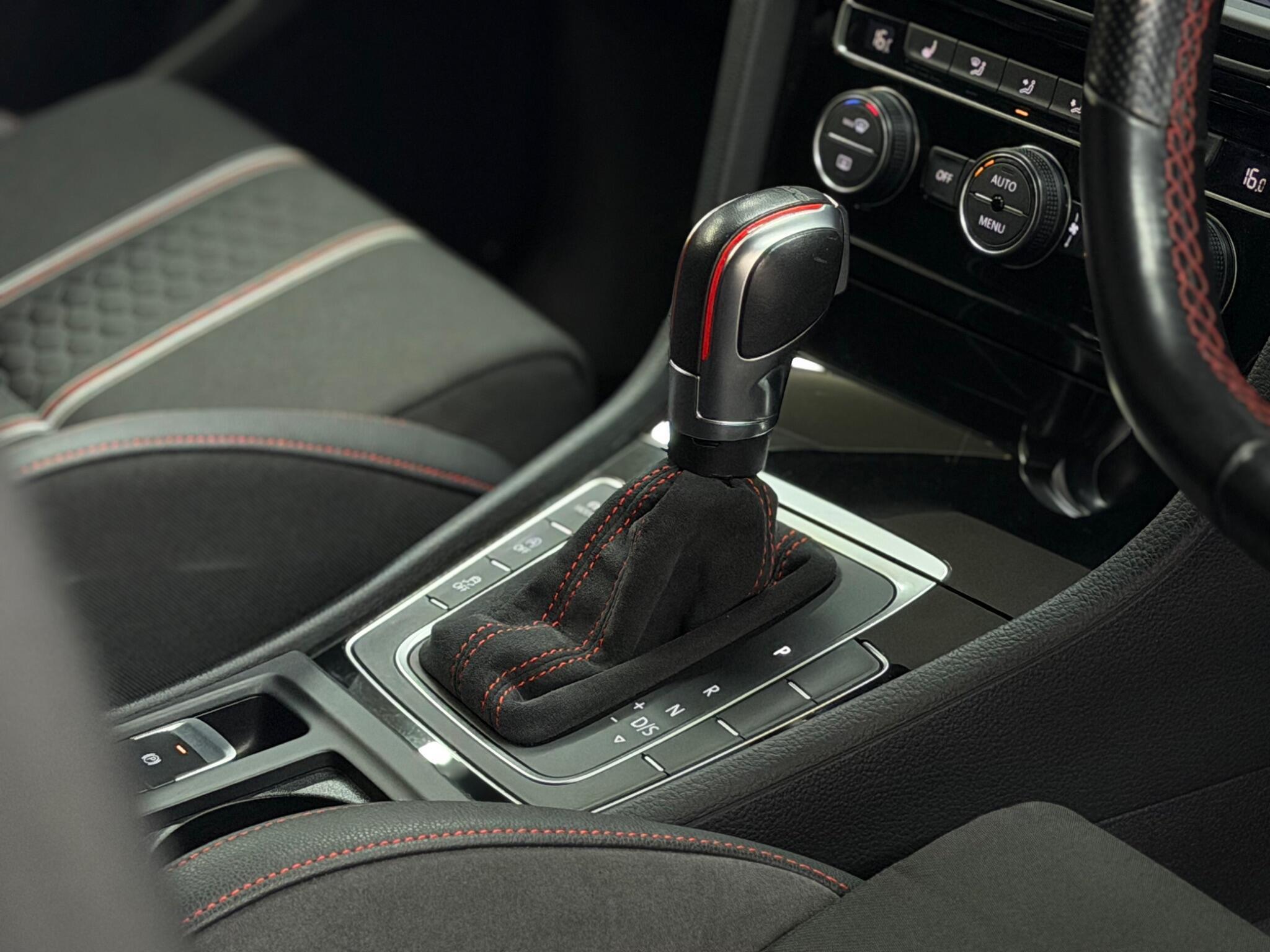 Volkswagen Golf — image 34 of 37