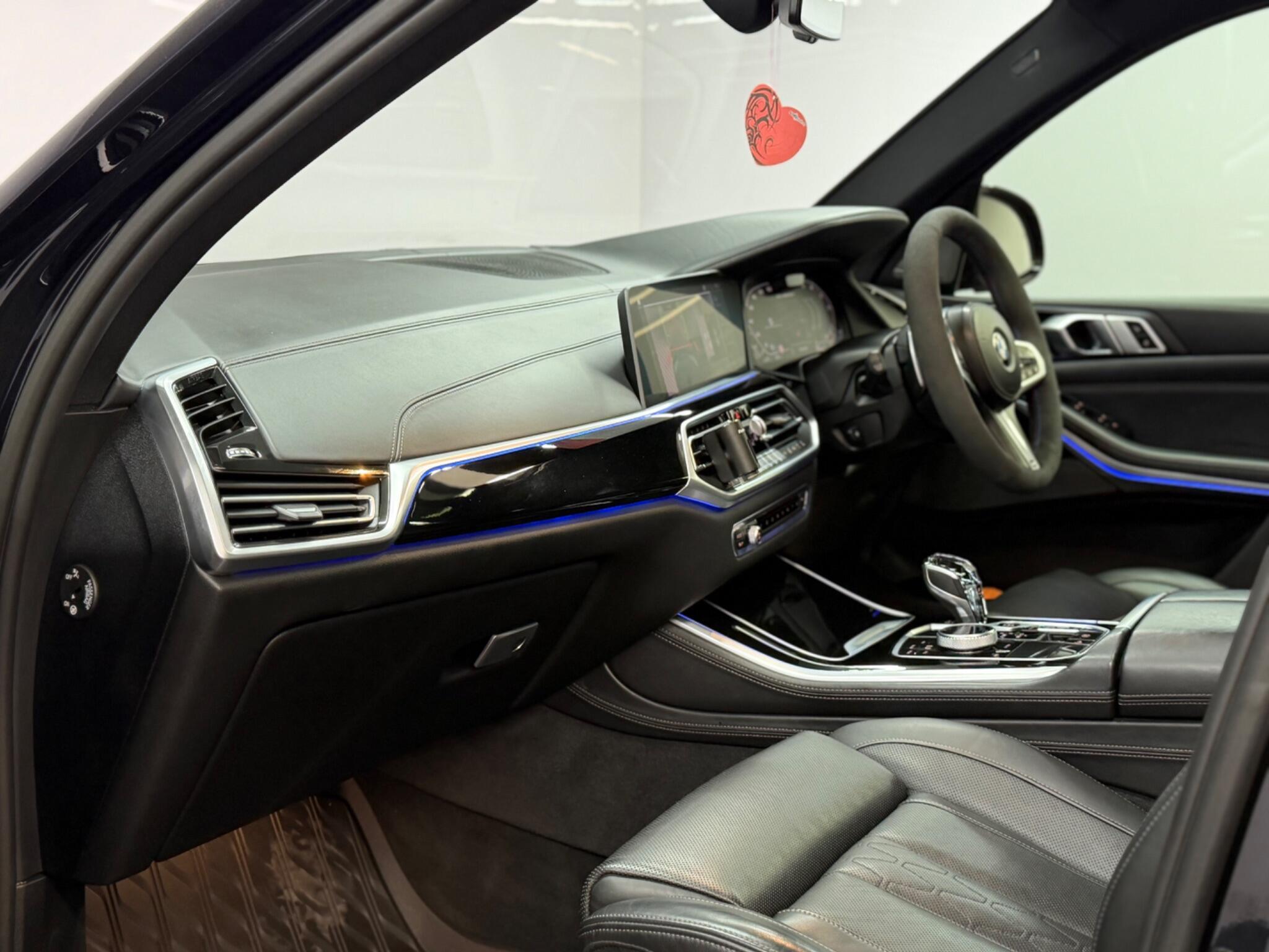 BMW X5 — image 28 of 47