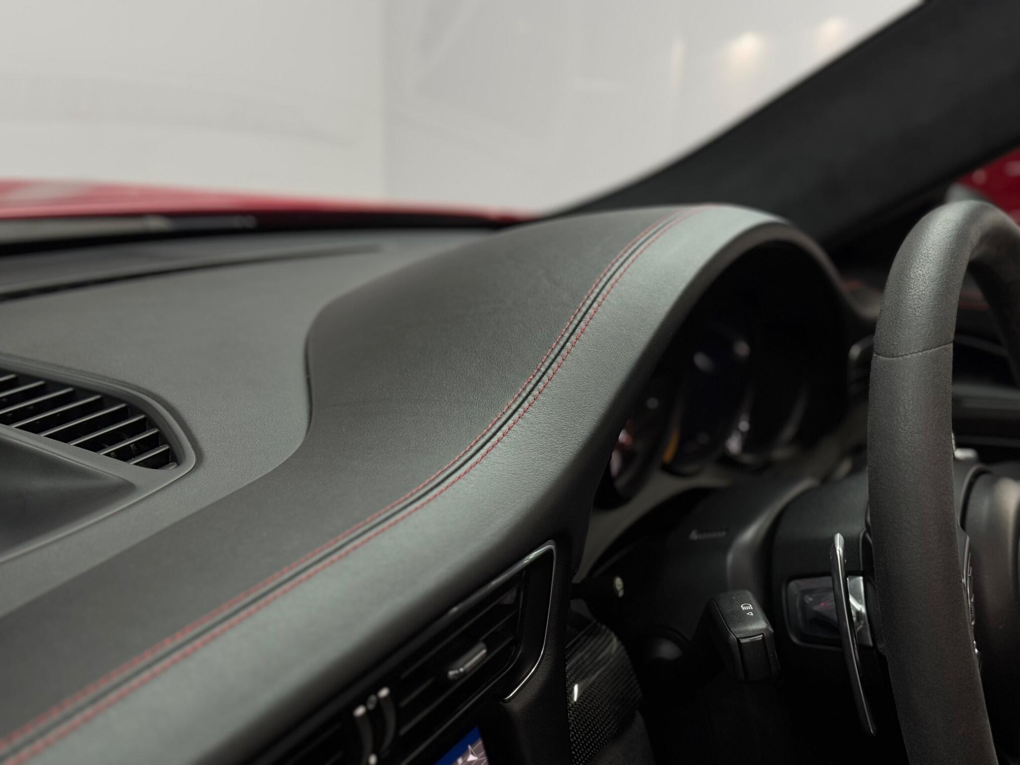 Porsche 911 — image 31 of 38